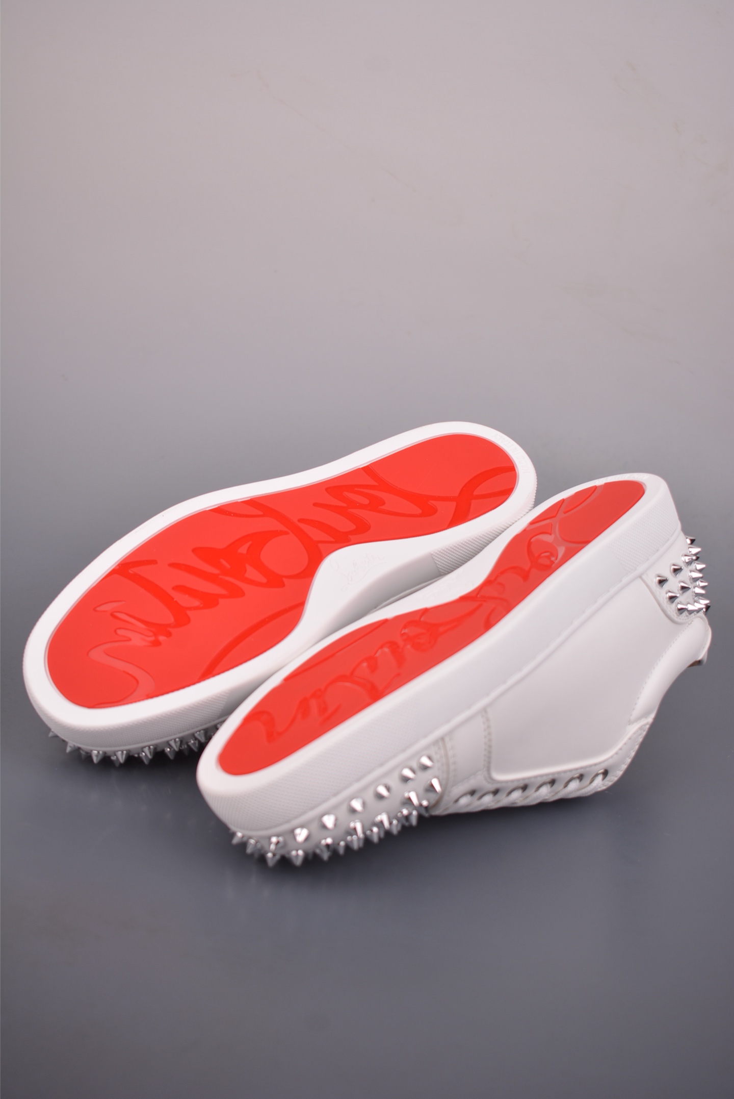 法国品牌Christian Louboutin CL（路铂廷） 红底鞋 男鞋低帮红底鞋水钻系带运动休闲板鞋 VERSION3633