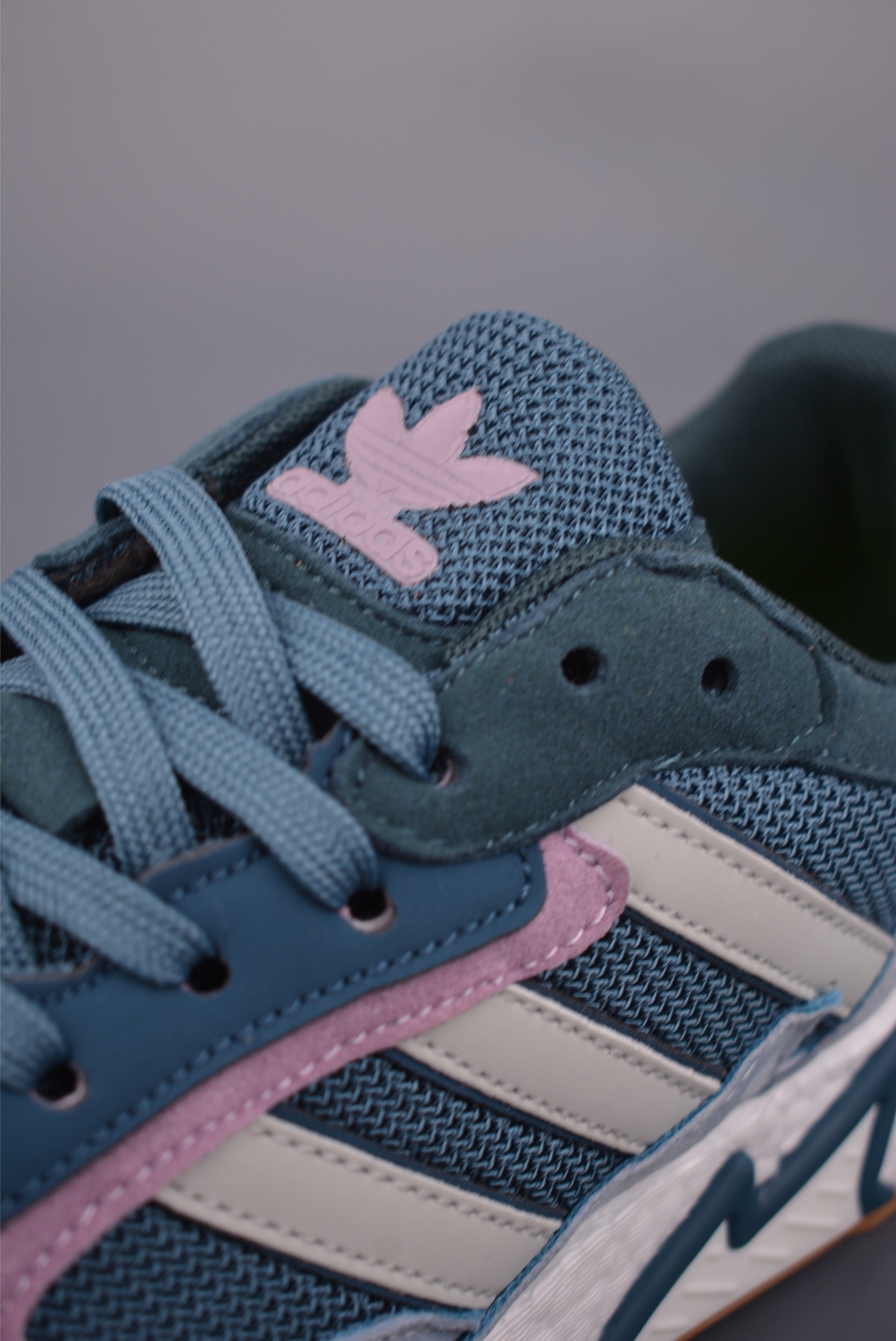 Adidas Originals TRESCRUN BR BOOST全掌真爆 耐磨缓震休闲运动跑鞋 EF0518-High Quatity Cheap Brand wholesale wholesaler seller Clothes Bags handbags Sneakers Top Fashion Clothing Shoes from China Factory Chinese suppliers best Quality Beautiful Price Adidas Originals TRESCRUN BR BOOST全掌真爆 耐磨缓震休闲运动跑鞋 EF0518