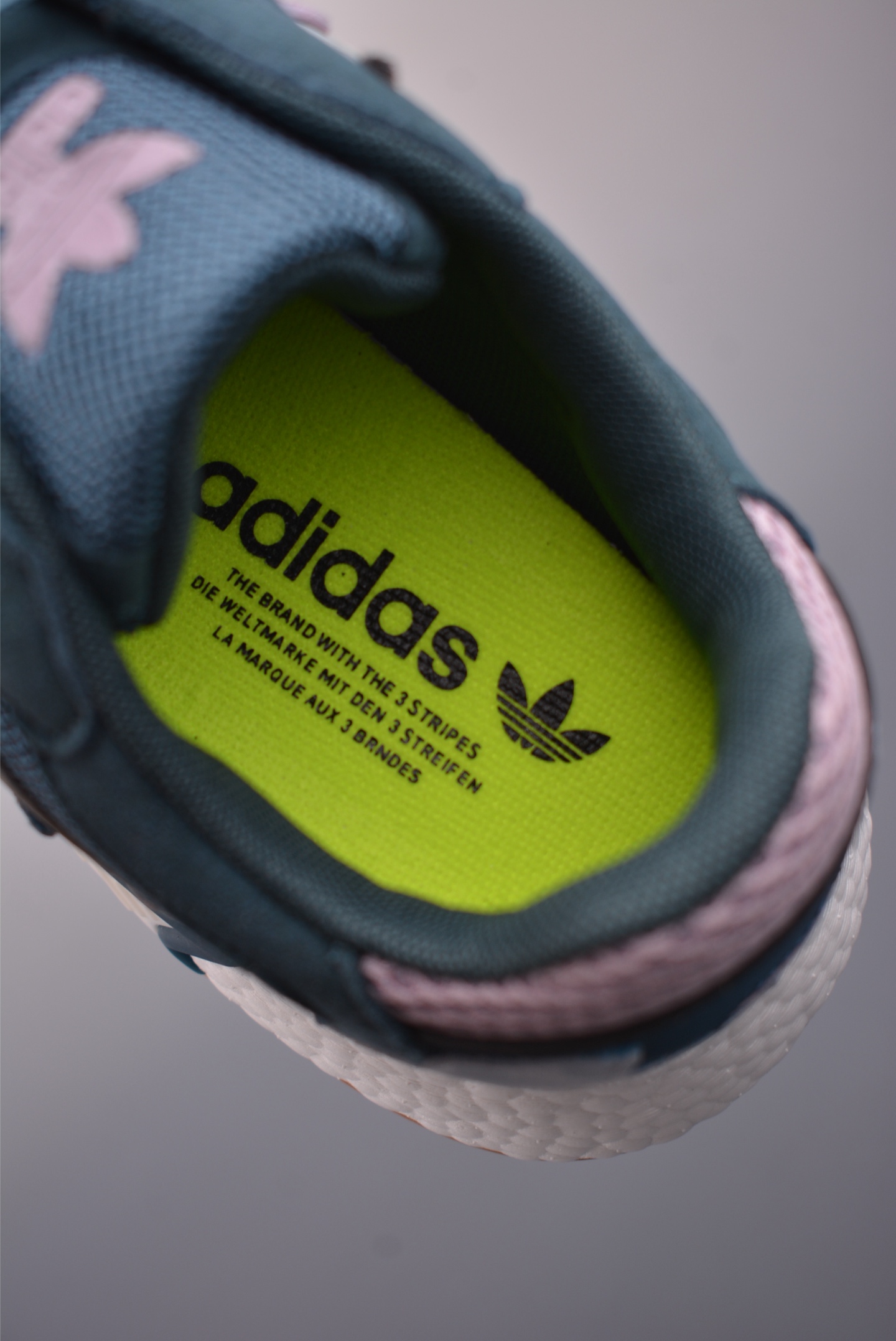 Adidas Originals TRESCRUN BR BOOST全掌真爆 耐磨缓震休闲运动跑鞋 EF0518-High Quatity Cheap Brand wholesale wholesaler seller Clothes Bags handbags Sneakers Top Fashion Clothing Shoes from China Factory Chinese suppliers best Quality Beautiful Price Adidas Originals TRESCRUN BR BOOST全掌真爆 耐磨缓震休闲运动跑鞋 EF0518