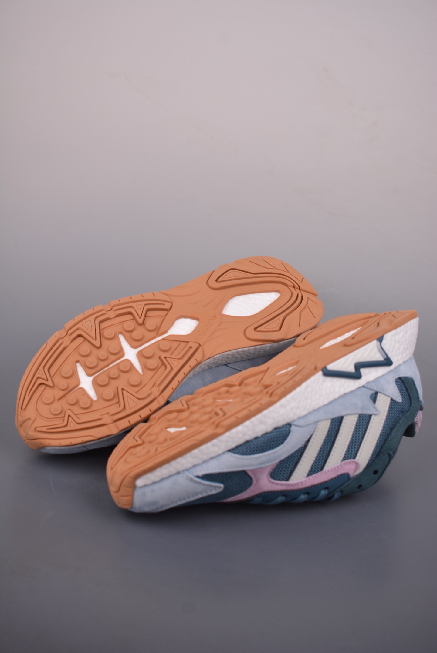 Adidas Originals TRESCRUN BR BOOST全掌真爆 耐磨缓震休闲运动跑鞋 EF0518-High Quatity Cheap Brand wholesale wholesaler seller Clothes Bags handbags Sneakers Top Fashion Clothing Shoes from China Factory Chinese suppliers best Quality Beautiful Price Adidas Originals TRESCRUN BR BOOST全掌真爆 耐磨缓震休闲运动跑鞋 EF0518
