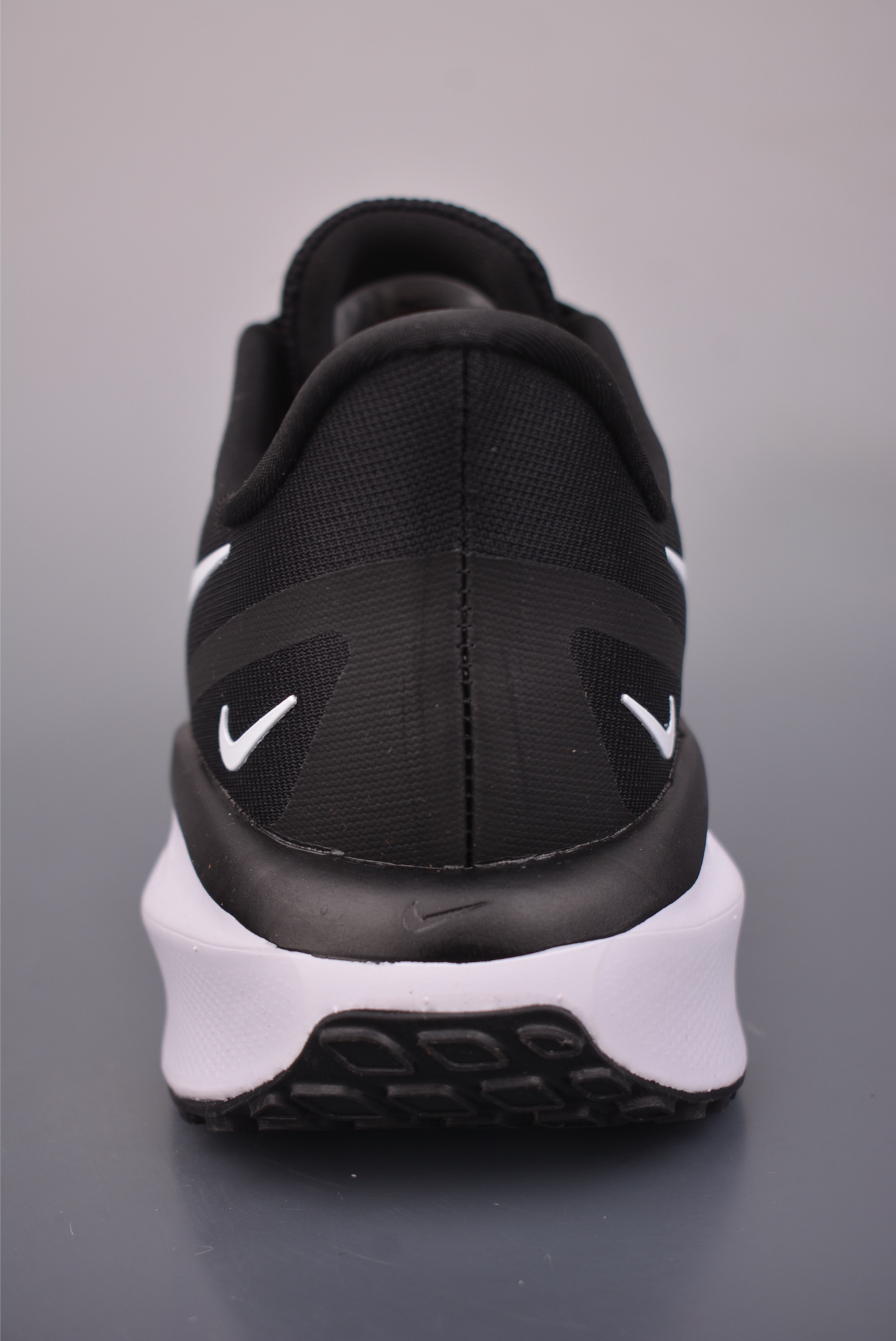 Nike Zoom Winflo 登月网面透气跑步鞋 YB2528
