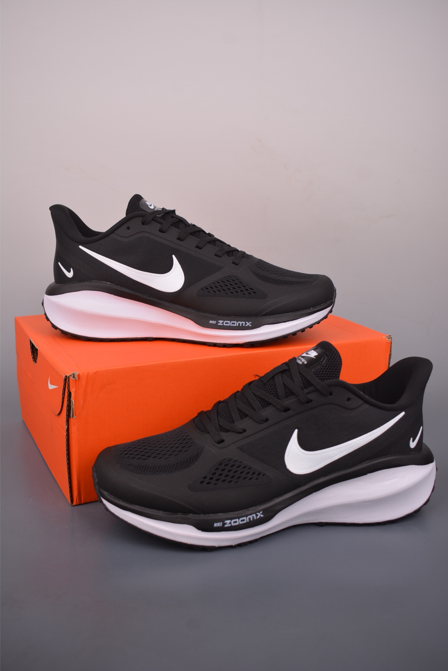 Nike Zoom Winflo 登月网面透气跑步鞋 YB2528