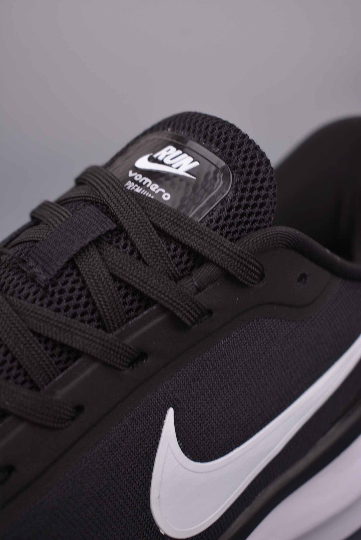 Nike Zoom Winflo 登月网面透气跑步鞋 YB2528