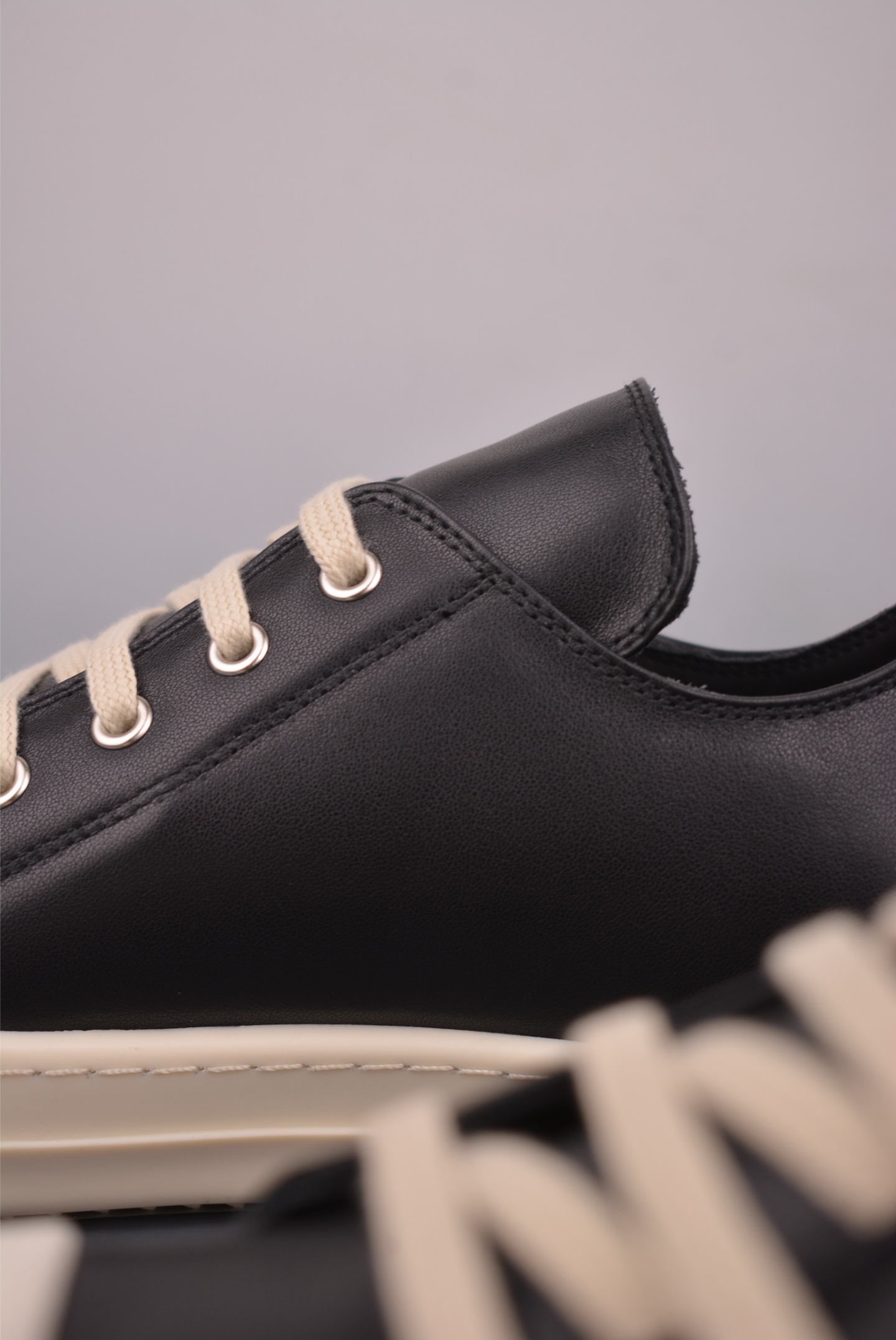 RO / Rick Owens 瑞克·欧文斯 黑绒6孔皮面 RU02B2897