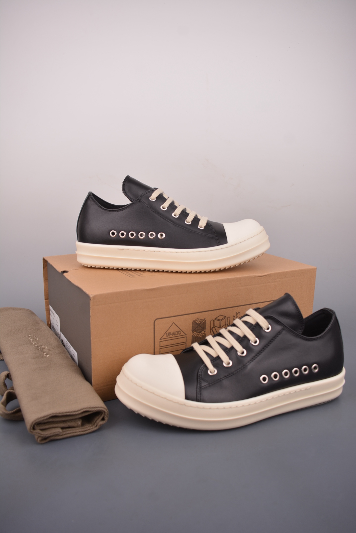 RO / Rick Owens 瑞克·欧文斯 黑绒6孔皮面 RU02B2897