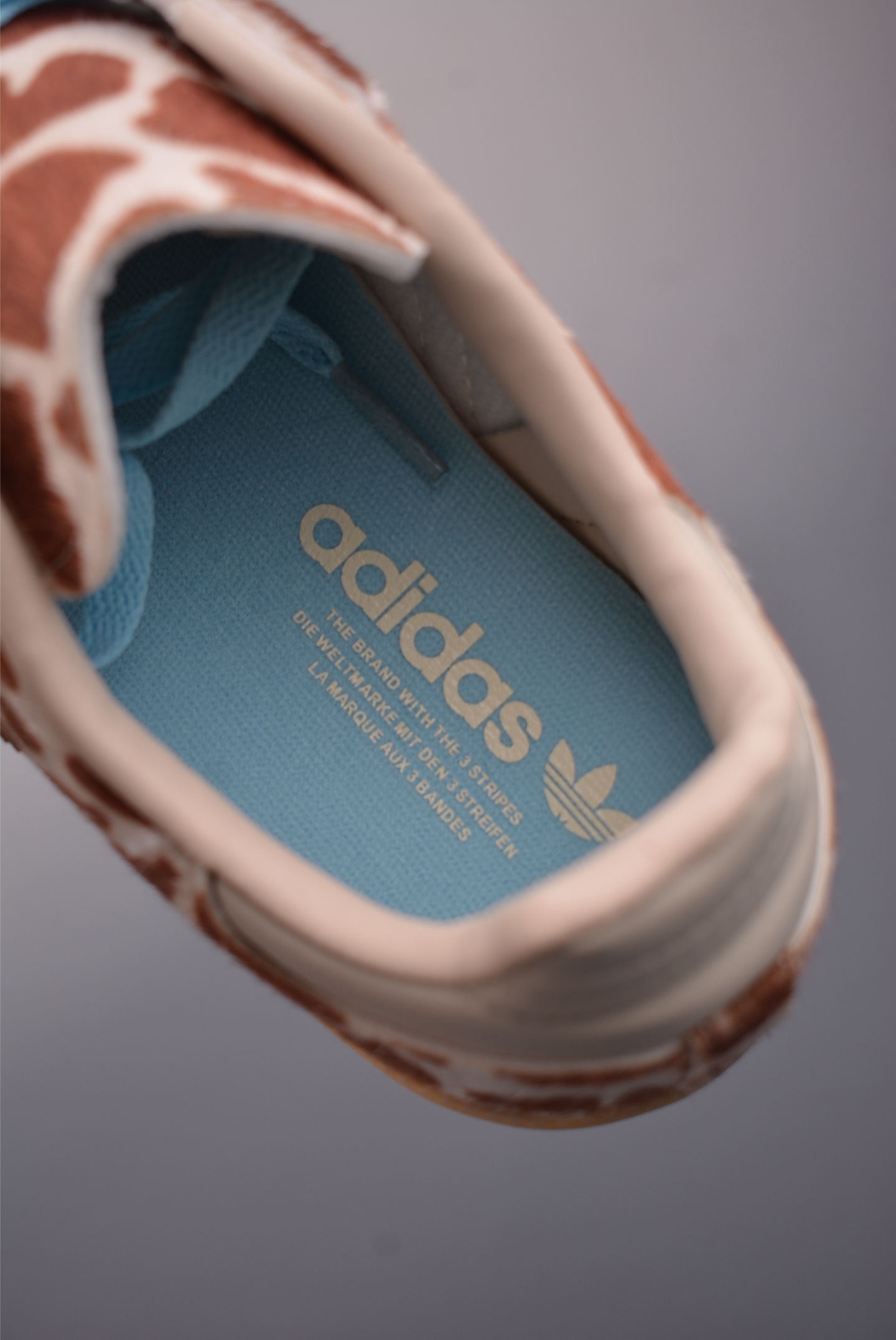 Adidas三叶草SAMBA 休闲板鞋 KI6669-High Quatity Cheap Brand wholesale wholesaler seller Clothes Bags handbags Sneakers Top Fashion Clothing Shoes from China Factory Chinese suppliers best Quality Beautiful Price Adidas三叶草SAMBA 休闲板鞋 KI6669