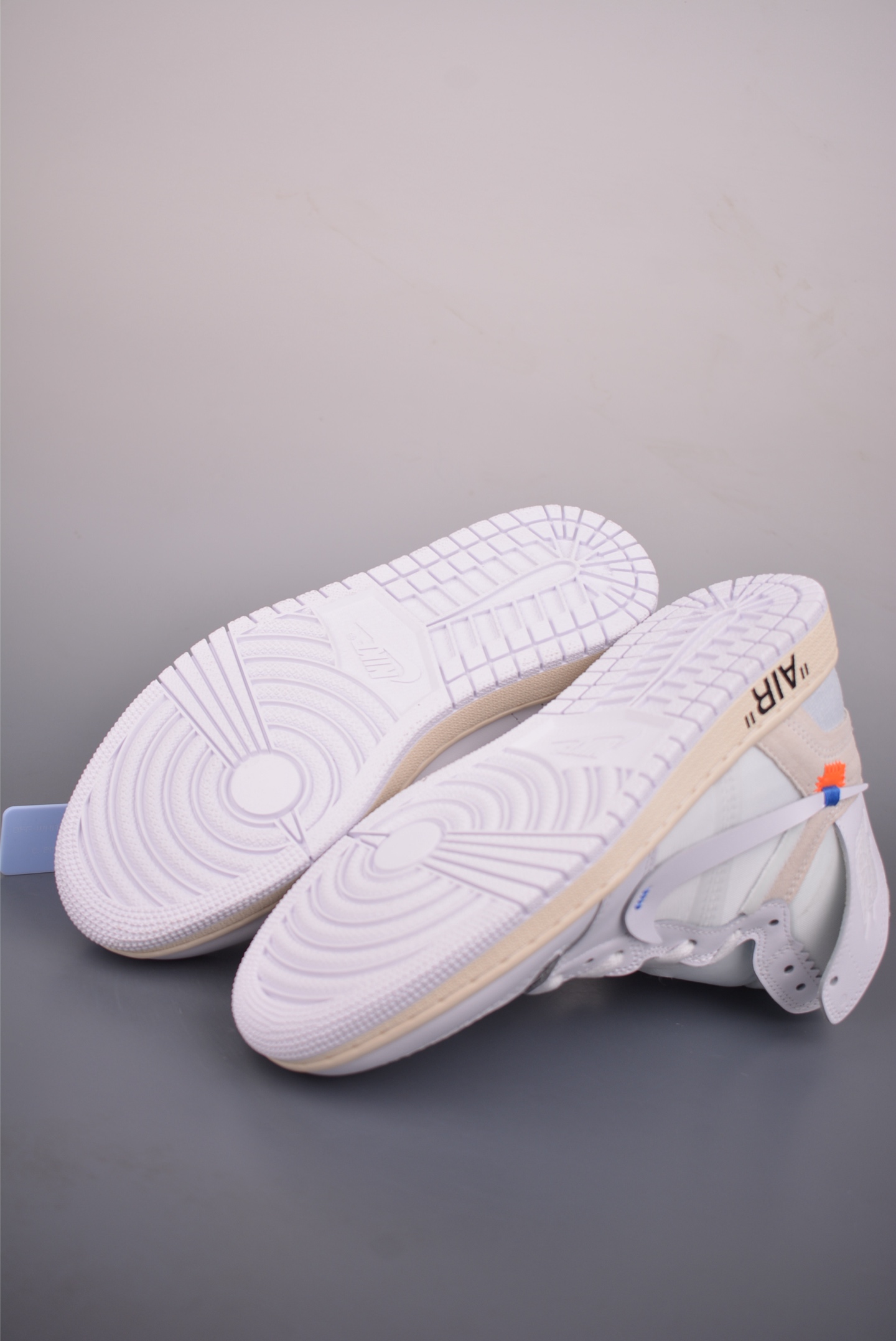 (鞋盒破损扣40 本子丢失扣30) Virgil Abloh Archive x Air Jordan 1 High ”Alaska” 高帮 欧洲限定 白联名 AJ1 乔丹1代高邦 纯白联名乔丹篮球鞋系列 AA3834-100-High Quatity Cheap Brand wholesale wholesaler seller Clothes Bags handbags Sneakers Top Fashion Clothing Shoes from China Factory Chinese suppliers best Quality Beautiful Price (鞋盒破损扣40 本子丢失扣30) Virgil Abloh Archive x Air Jordan 1 High ”Alaska” 高帮 欧洲限定 白联名 AJ1 乔丹1代高邦 纯白联名乔丹篮球鞋系列 AA3834-100