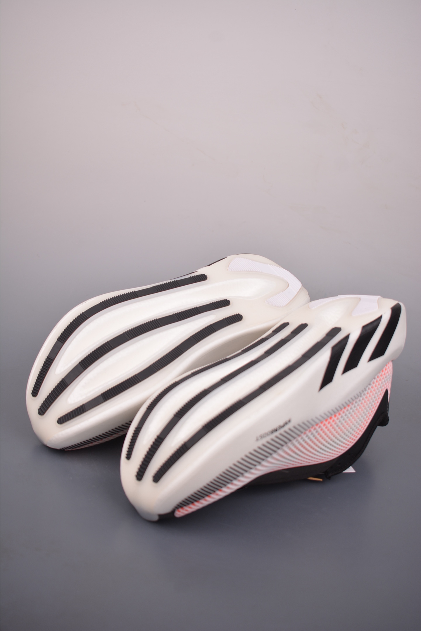 adidas HYPER BOOST EDGE M 全掌爆米花回弹大底 舒适减震跑步鞋 LA6213