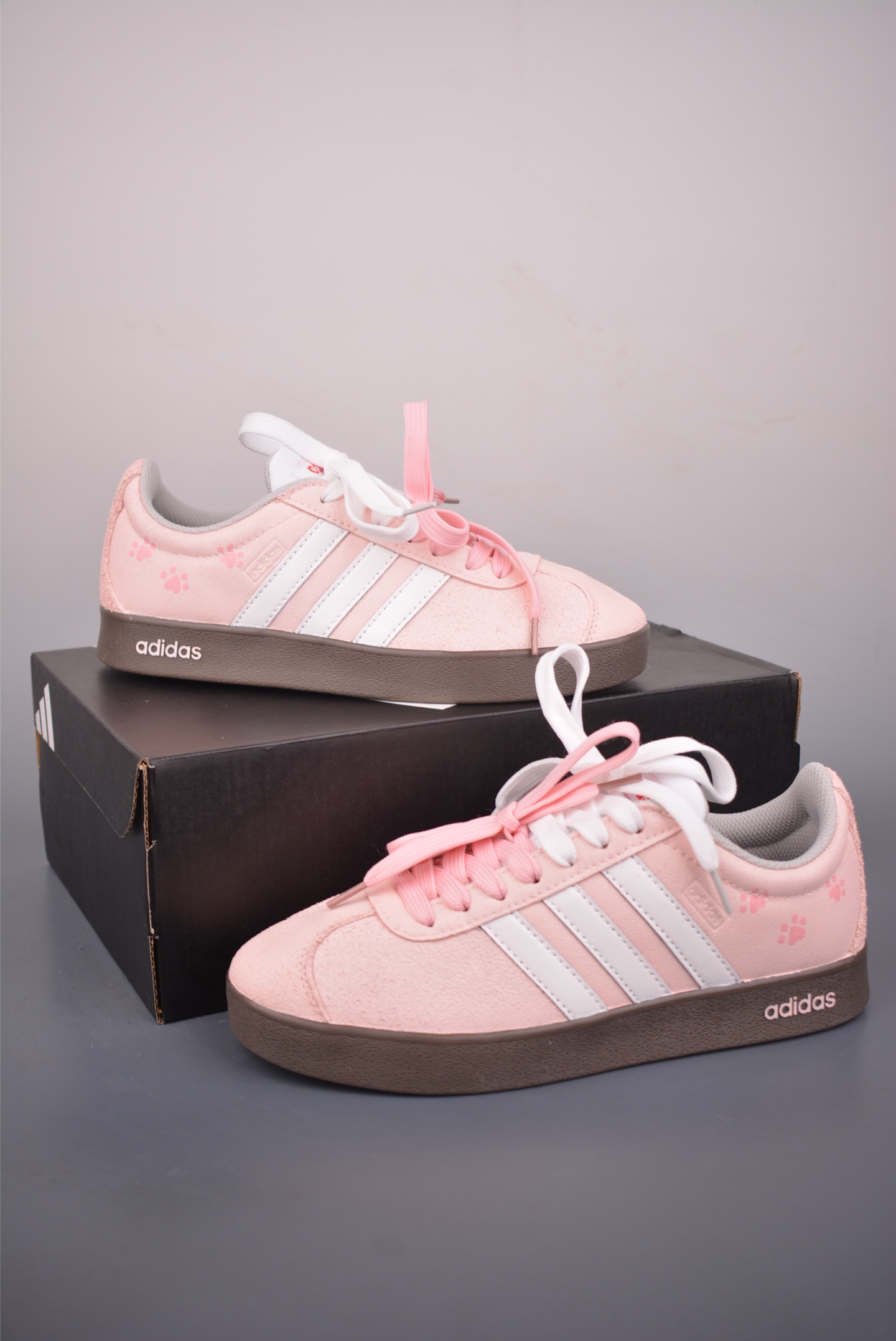 adidas VI Court CLASSIC 手绘涂鸦 三叶草休闲复古运动板鞋 HQ1802