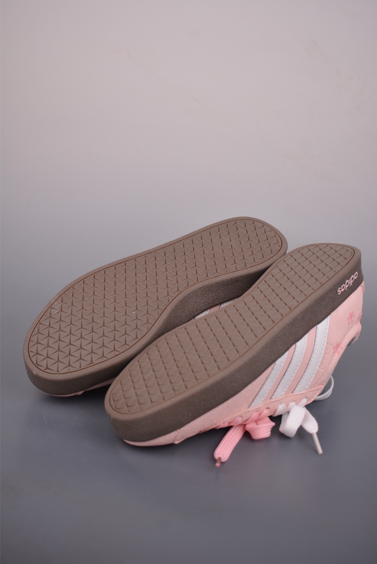 adidas VI Court CLASSIC 手绘涂鸦 三叶草休闲复古运动板鞋 HQ1802