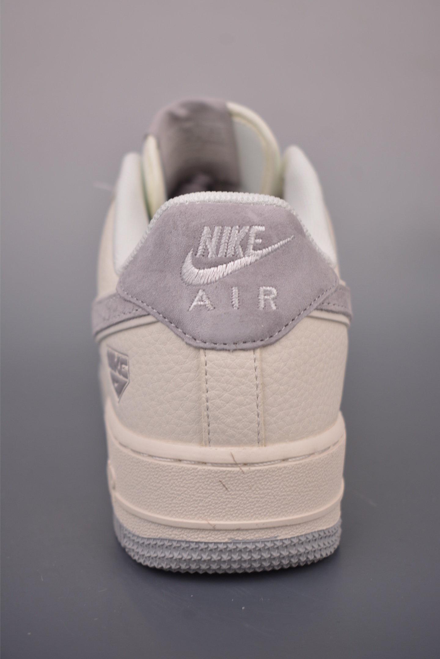 Nike Air Force 1 Low 灰白 DN9688-107