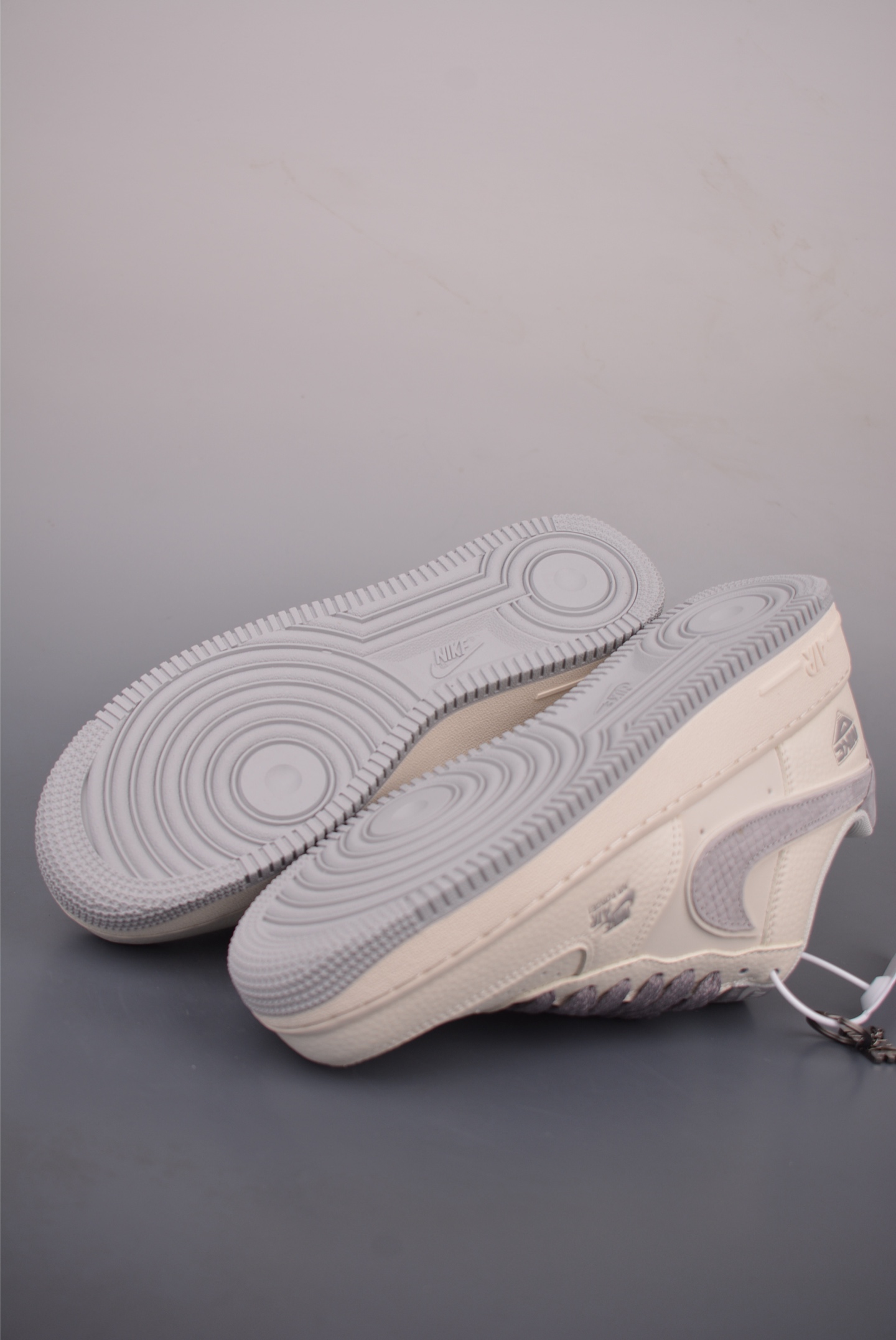Nike Air Force 1 Low 灰白 DN9688-107