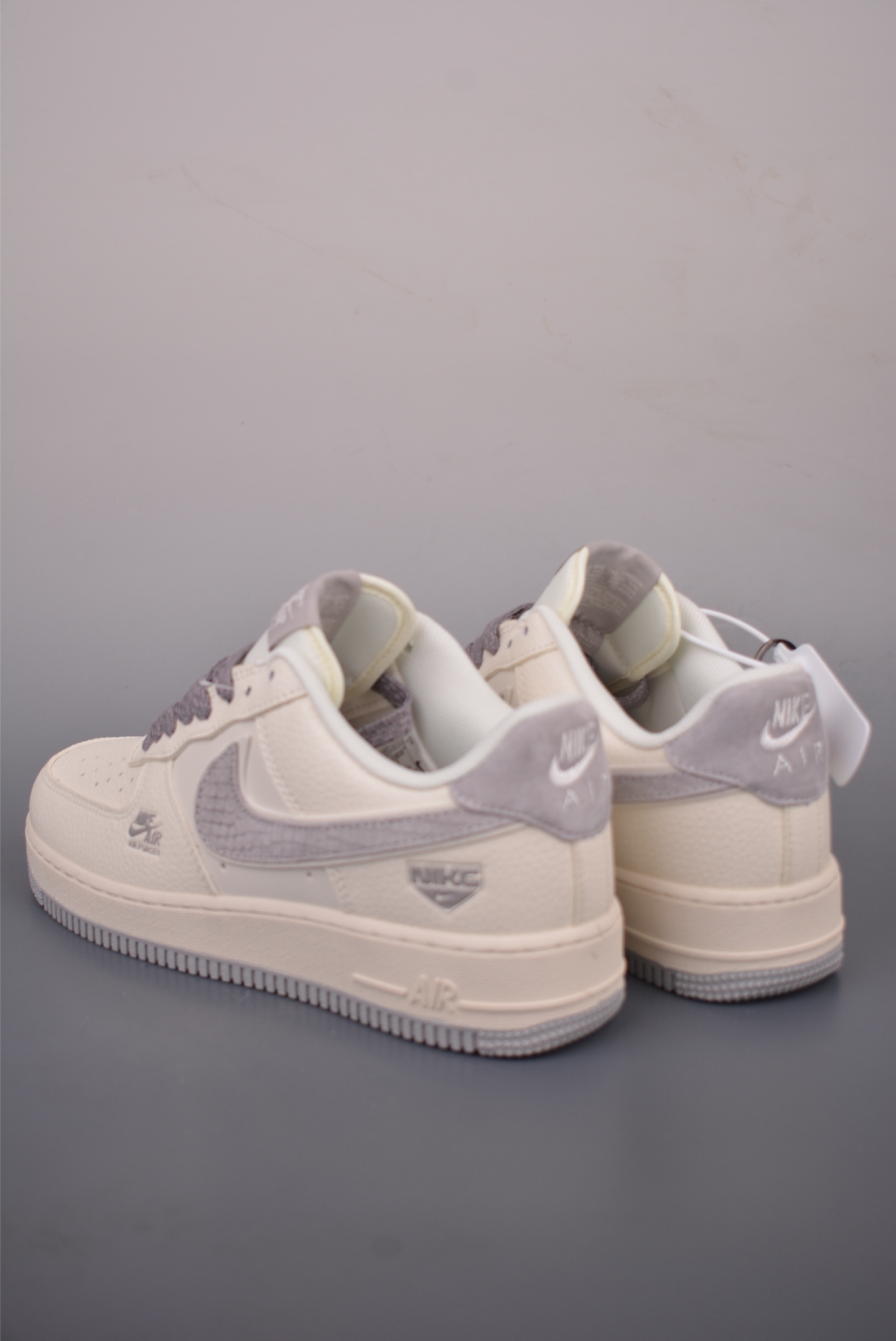 Nike Air Force 1 Low 灰白 DN9688-107