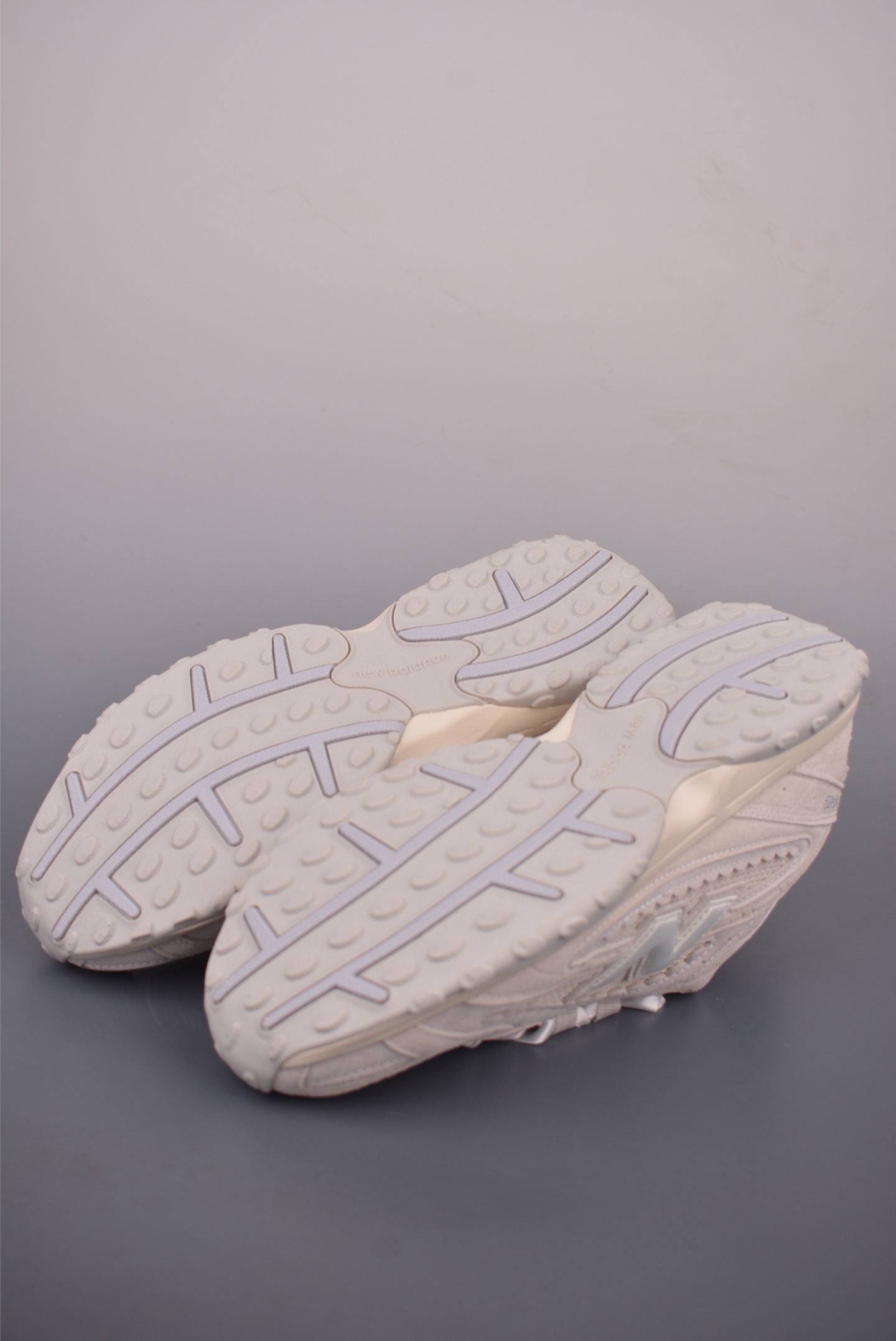 New Balance 新百伦204 充正版本 复古休闲运动百搭老爹跑步鞋 U204L2SZ-High Quatity Cheap Brand wholesale wholesaler seller Clothes Bags handbags Sneakers Top Fashion Clothing Shoes from China Factory Chinese suppliers best Quality Beautiful Price New Balance 新百伦204 充正版本 复古休闲运动百搭老爹跑步鞋 U204L2SZ