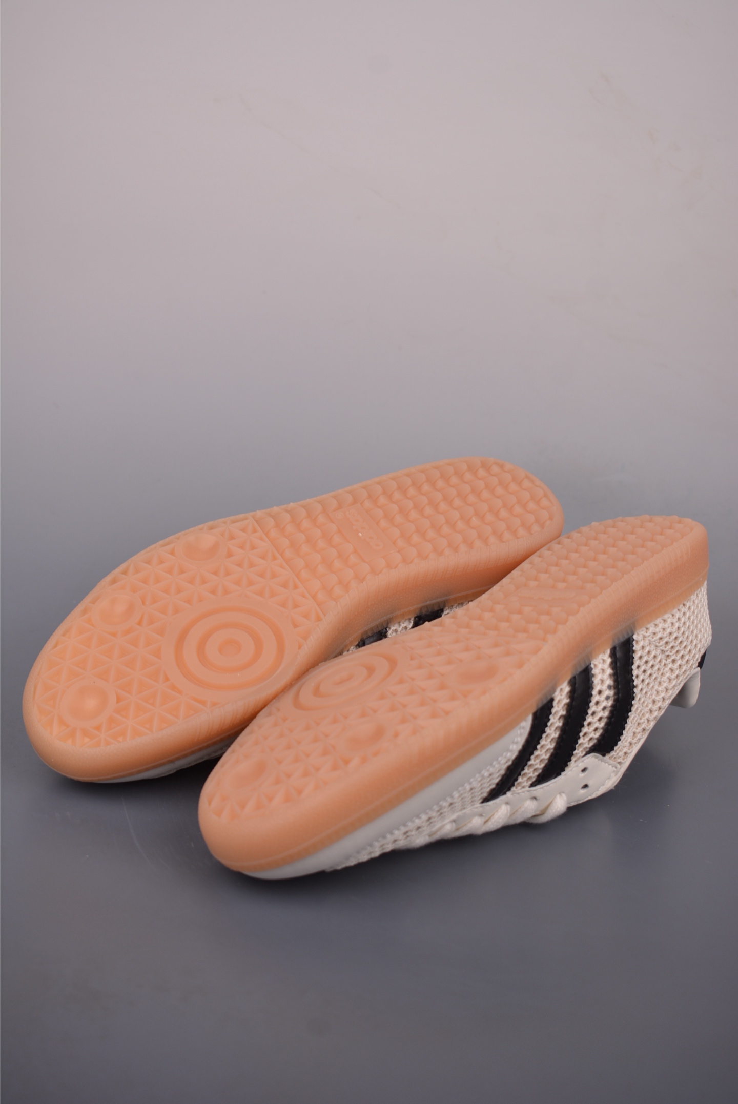 Adidas三叶草SAMBA 休闲板鞋 IH4003-High Quatity Cheap Brand wholesale wholesaler seller Clothes Bags handbags Sneakers Top Fashion Clothing Shoes from China Factory Chinese suppliers best Quality Beautiful Price Adidas三叶草SAMBA 休闲板鞋 IH4003