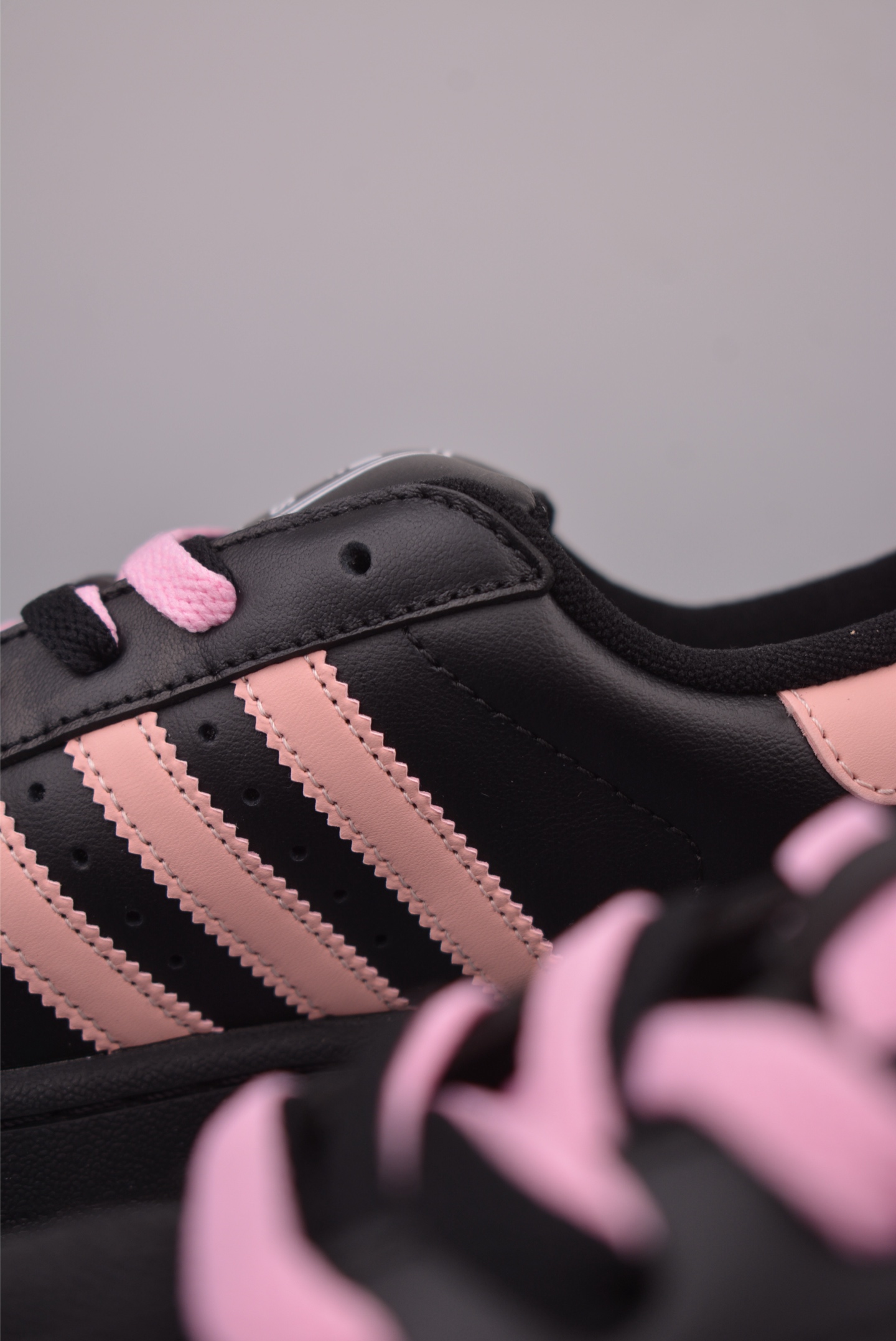 adidas originals Superstar 2 贝壳头 H11顶级头层版 复古板鞋 JH9977-High Quatity Cheap Brand wholesale wholesaler seller Clothes Bags handbags Sneakers Top Fashion Clothing Shoes from China Factory Chinese suppliers best Quality Beautiful Price adidas originals Superstar 2 贝壳头 H11顶级头层版 复古板鞋 JH9977