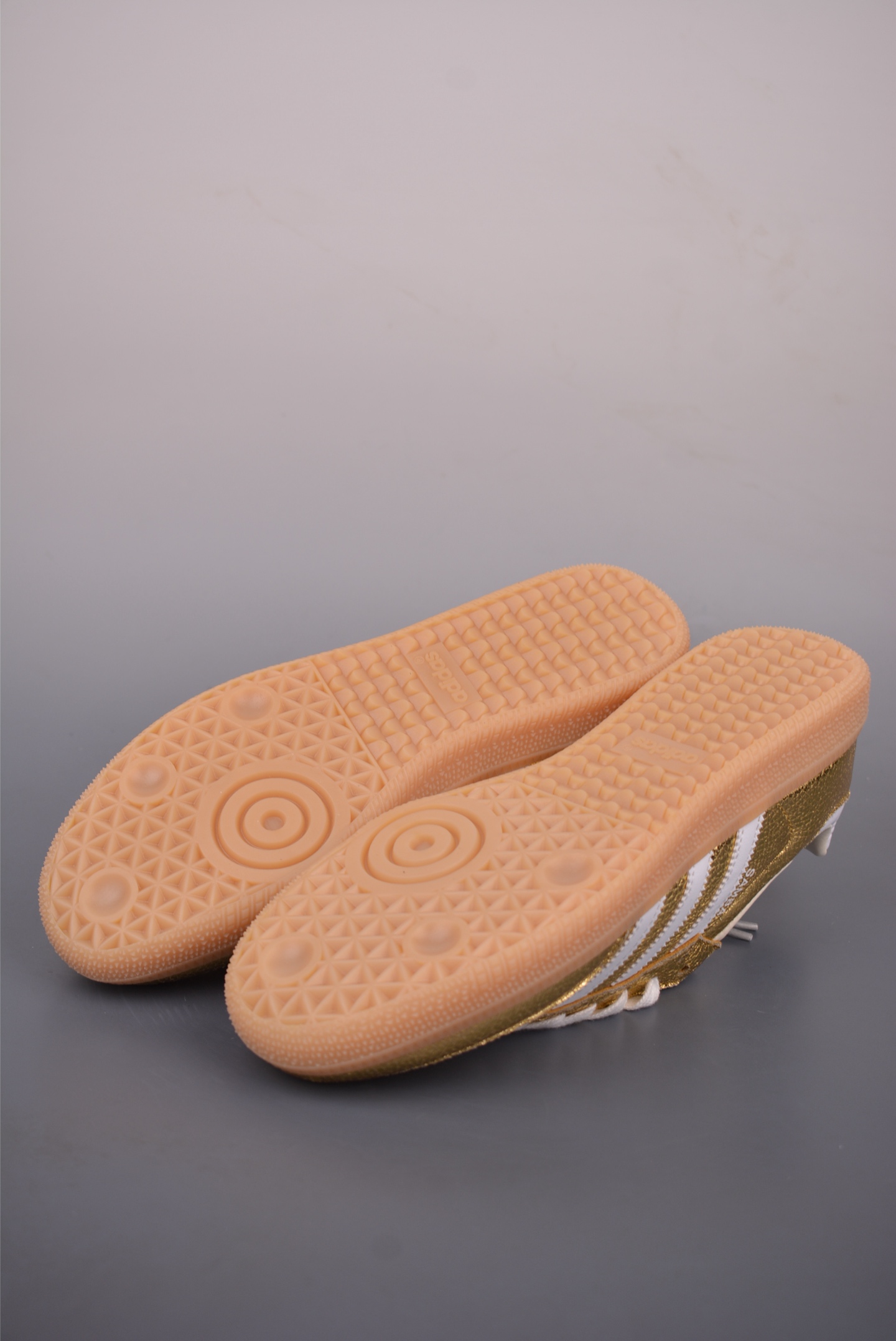 Adidas三叶草SAMBA 休闲板鞋 KI5719-High Quatity Cheap Brand wholesale wholesaler seller Clothes Bags handbags Sneakers Top Fashion Clothing Shoes from China Factory Chinese suppliers best Quality Beautiful Price Adidas三叶草SAMBA 休闲板鞋 KI5719