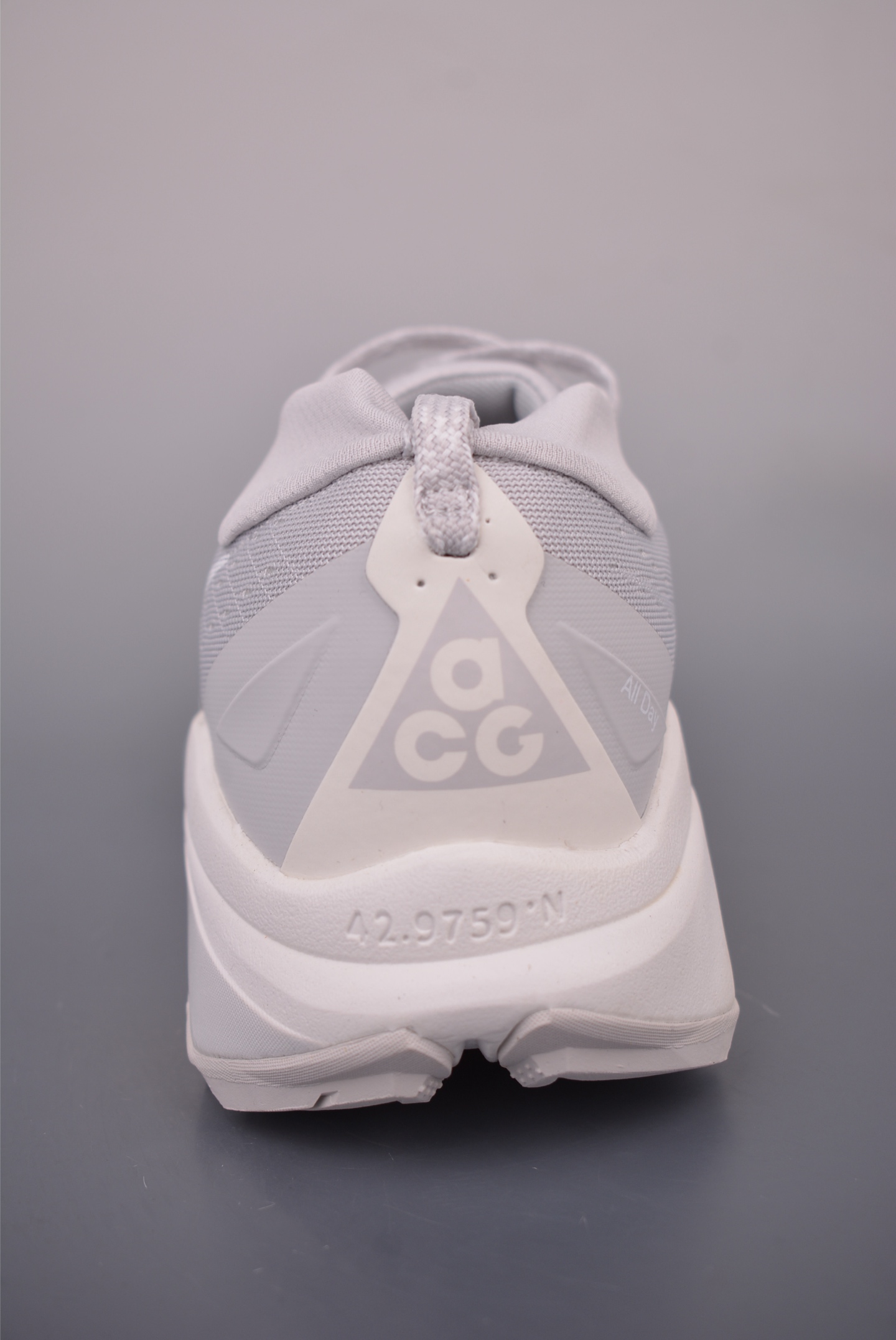 Nike ACG ZEGAMA TRAIL 越野跑步鞋 HV8113-111
