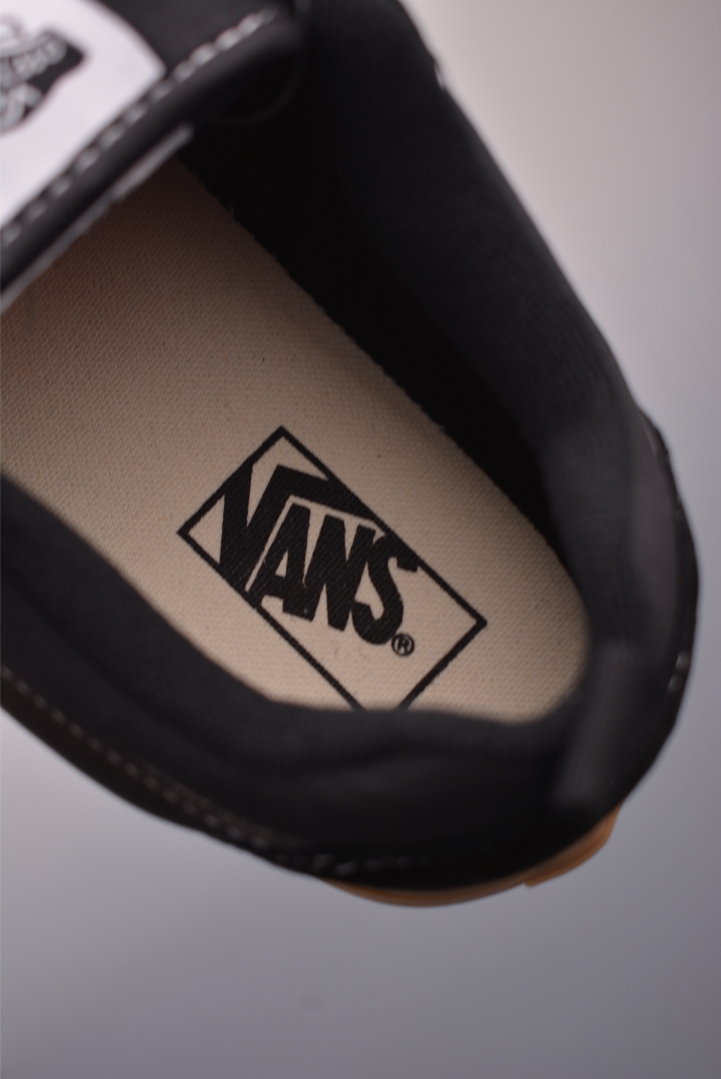 Vans Knu Skool 黑生胶 万斯低帮复古休闲胖胖面包鞋 肥胖版大LOGO原版全皮猪八面料 VN000D22CJI-Top High Quatity Cheap Sneakers Fashion Clothing Clothes Bags handbags Shoes of all Brand wholesale With The best Quality And Beautiful Price from China Factory Chinese suppliers wholesaler seller Vans Knu Skool 黑生胶 万斯低帮复古休闲胖胖面包鞋 肥胖版大LOGO原版全皮猪八面料 VN000D22CJI