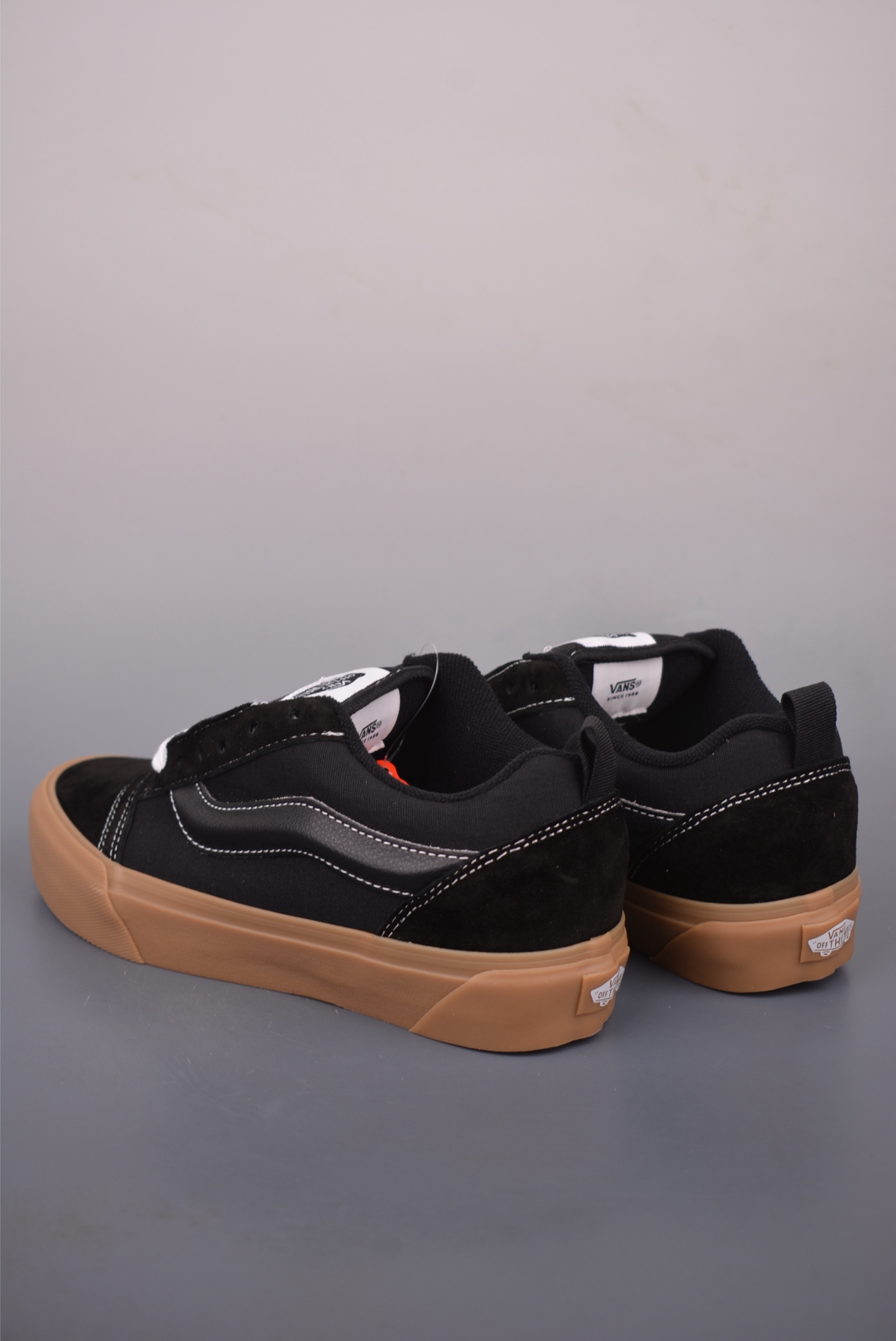 Vans Knu Skool 黑生胶 万斯低帮复古休闲胖胖面包鞋 肥胖版大LOGO原版全皮猪八面料 VN000D22CJI-Top High Quatity Cheap Sneakers Fashion Clothing Clothes Bags handbags Shoes of all Brand wholesale With The best Quality And Beautiful Price from China Factory Chinese suppliers wholesaler seller Vans Knu Skool 黑生胶 万斯低帮复古休闲胖胖面包鞋 肥胖版大LOGO原版全皮猪八面料 VN000D22CJI