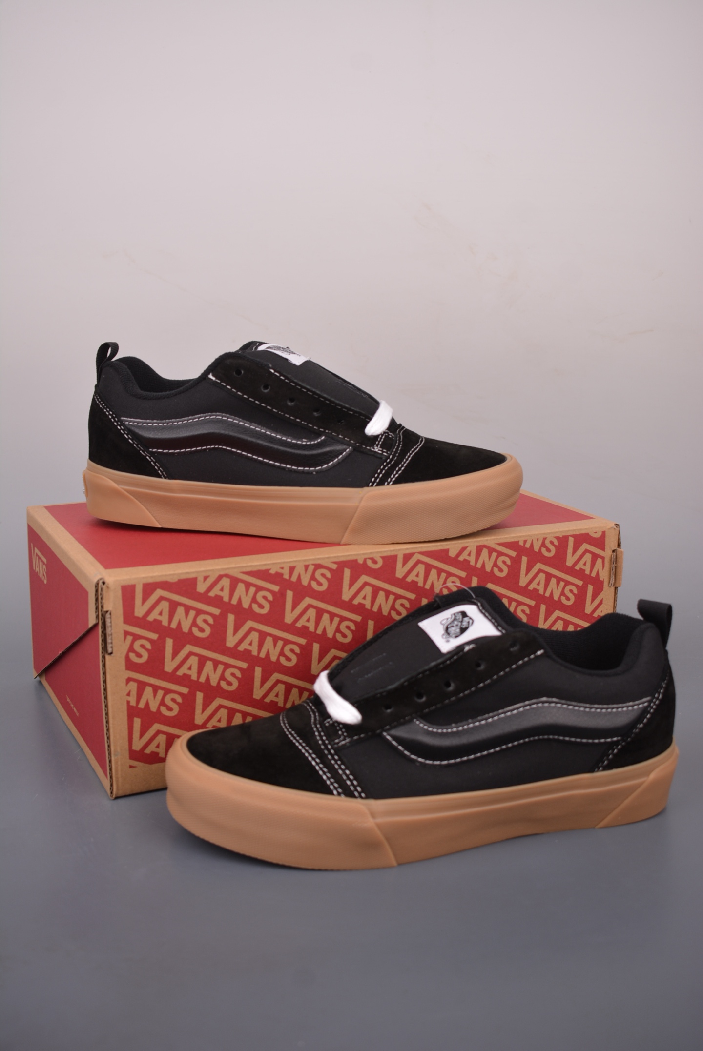 Vans Knu Skool 黑生胶 万斯低帮复古休闲胖胖面包鞋 肥胖版大LOGO原版全皮猪八面料 VN000D22CJI-Top High Quatity Cheap Sneakers Fashion Clothing Clothes Bags handbags Shoes of all Brand wholesale With The best Quality And Beautiful Price from China Factory Chinese suppliers wholesaler seller Vans Knu Skool 黑生胶 万斯低帮复古休闲胖胖面包鞋 肥胖版大LOGO原版全皮猪八面料 VN000D22CJI
