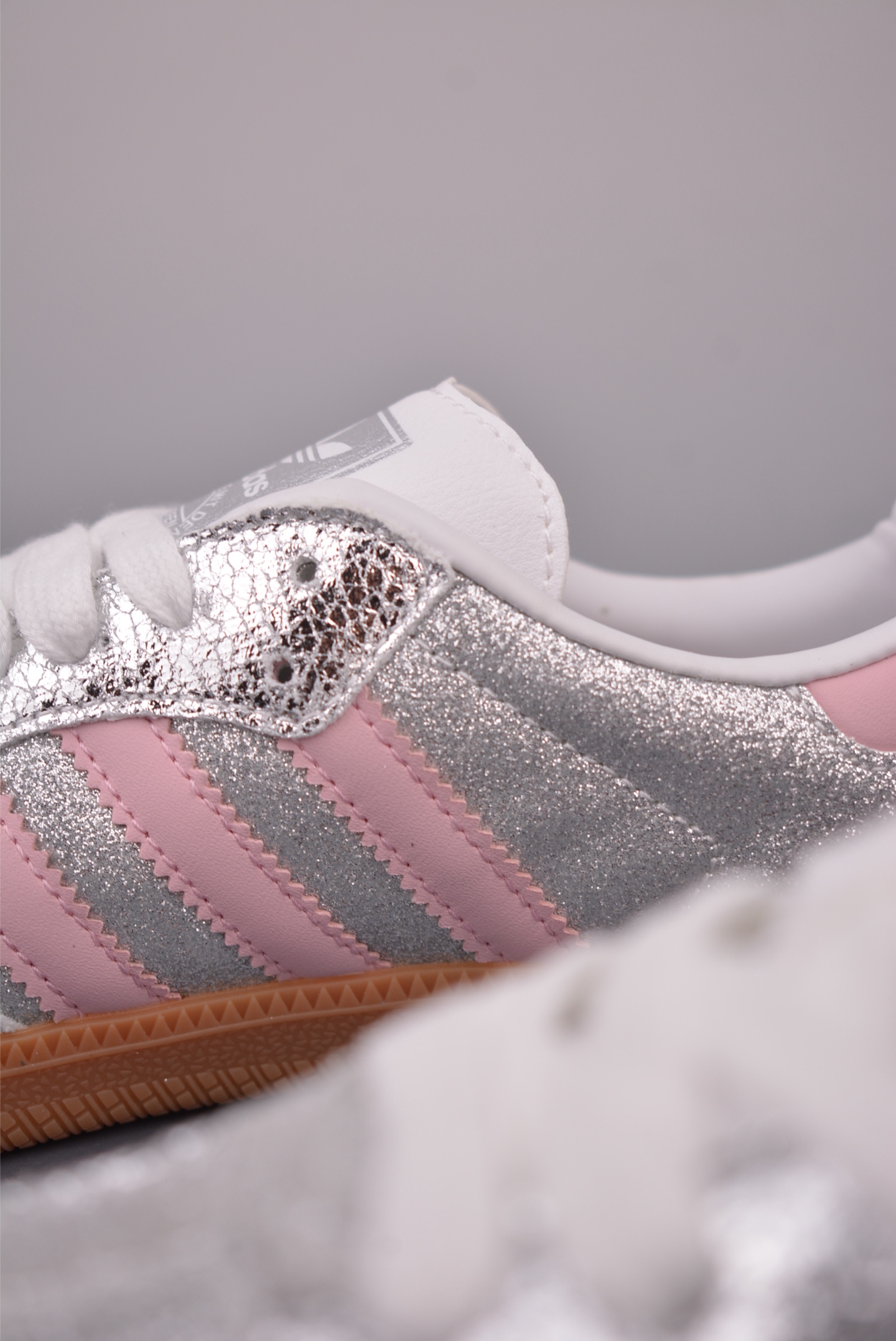 140 Adidas三叶草SAMBA 休闲板鞋 JR6695