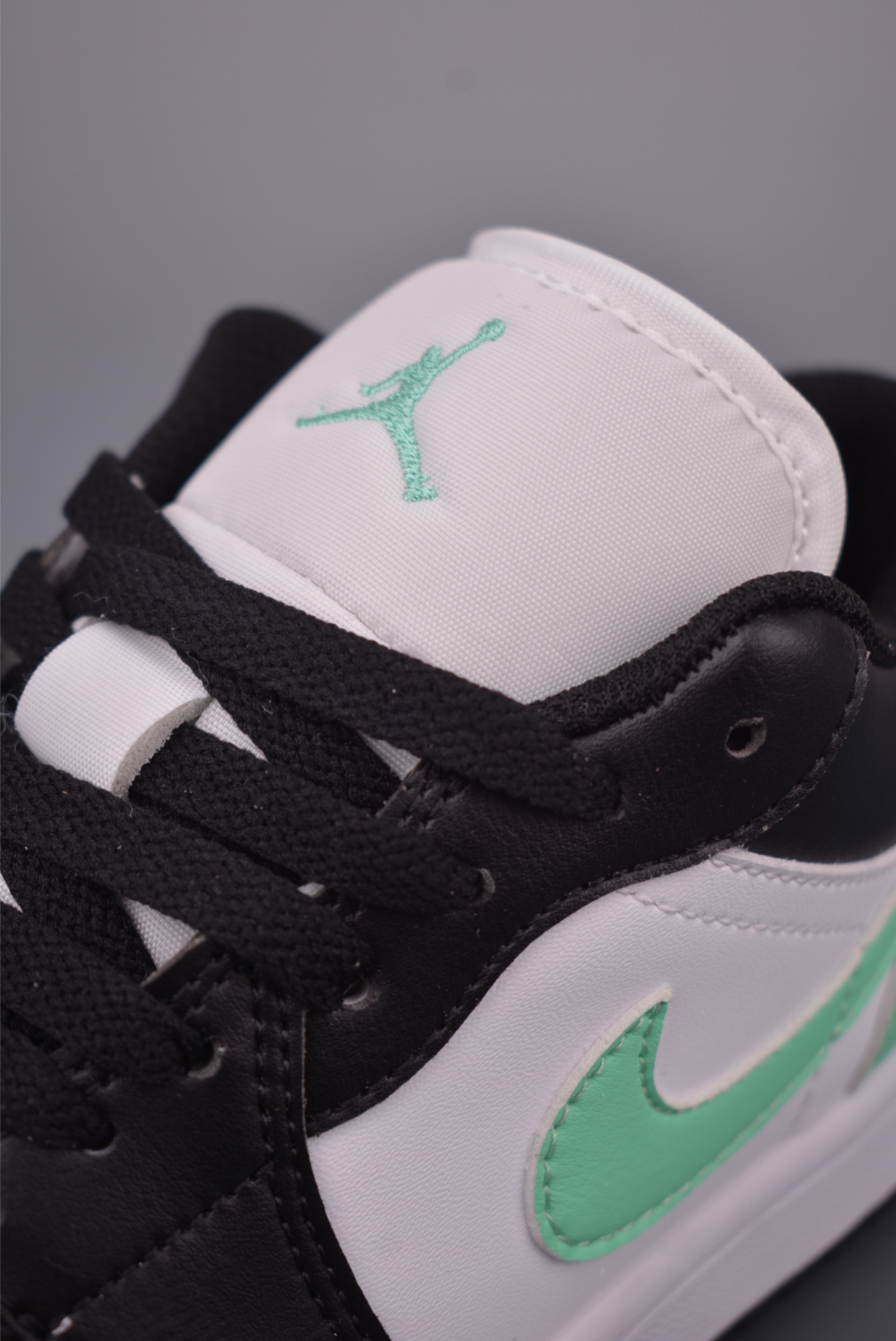 Air Jordan 1 Low 白绿 AJ1乔1低帮休闲板鞋 553558-131-High Quatity Cheap Brand wholesale wholesaler seller Clothes Bags handbags Sneakers Top Fashion Clothing Shoes from China Factory Chinese suppliers best Quality Beautiful Price Air Jordan 1 Low 白绿 AJ1乔1低帮休闲板鞋 553558-131
