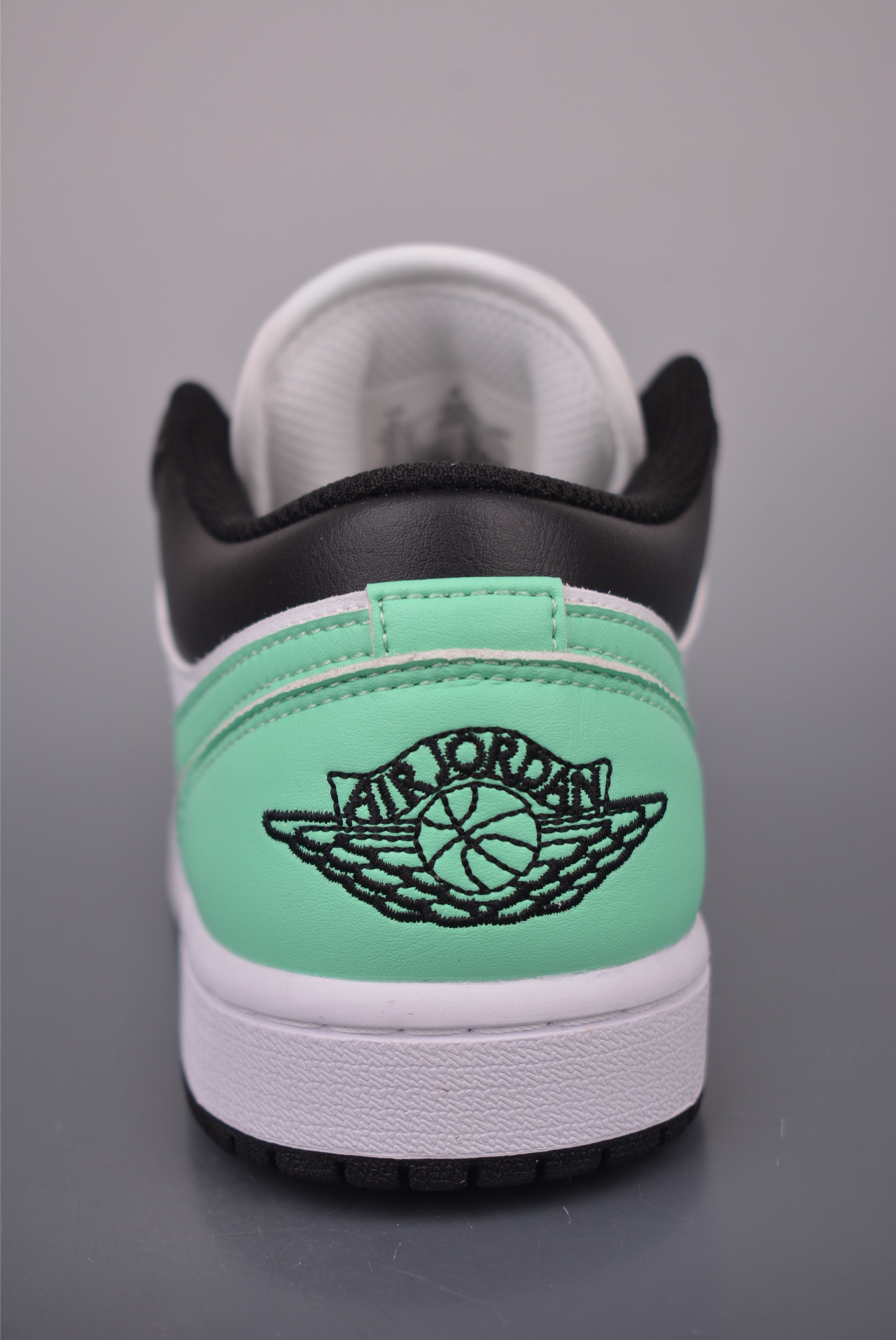 Air Jordan 1 Low 白绿 AJ1乔1低帮休闲板鞋 553558-131-High Quatity Cheap Brand wholesale wholesaler seller Clothes Bags handbags Sneakers Top Fashion Clothing Shoes from China Factory Chinese suppliers best Quality Beautiful Price Air Jordan 1 Low 白绿 AJ1乔1低帮休闲板鞋 553558-131