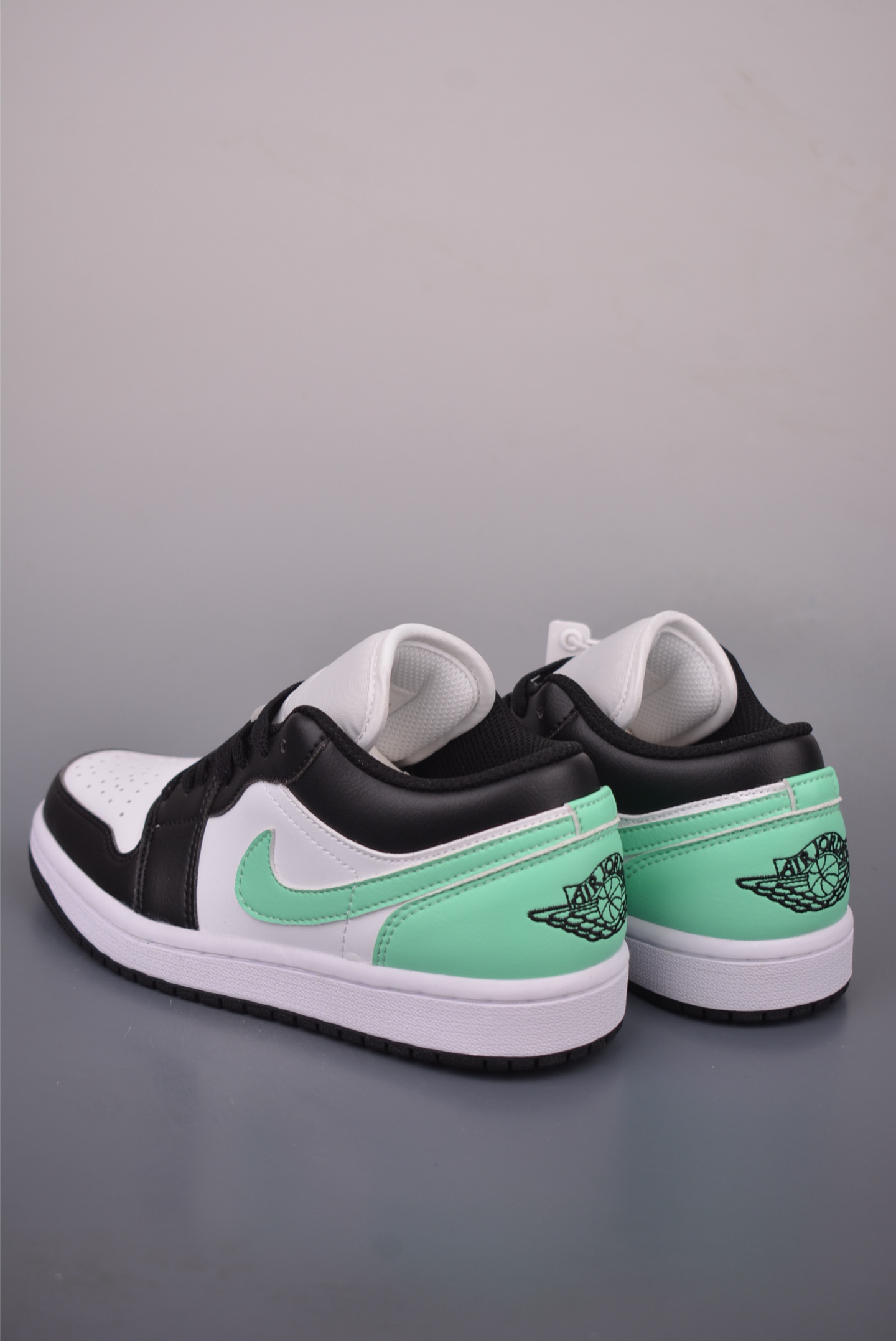 Air Jordan 1 Low 白绿 AJ1乔1低帮休闲板鞋 553558-131-High Quatity Cheap Brand wholesale wholesaler seller Clothes Bags handbags Sneakers Top Fashion Clothing Shoes from China Factory Chinese suppliers best Quality Beautiful Price Air Jordan 1 Low 白绿 AJ1乔1低帮休闲板鞋 553558-131