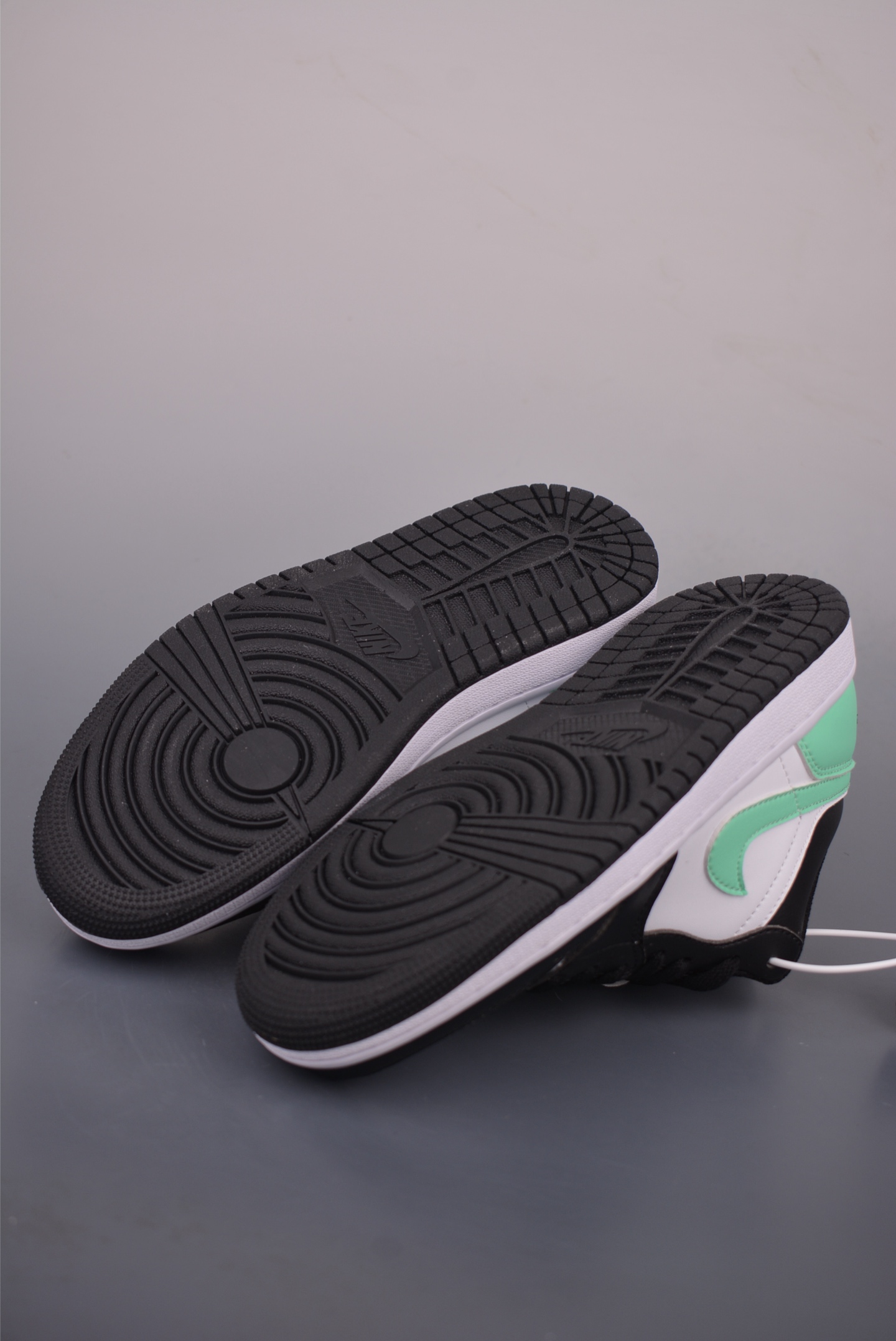 Air Jordan 1 Low 白绿 AJ1乔1低帮休闲板鞋 553558-131-High Quatity Cheap Brand wholesale wholesaler seller Clothes Bags handbags Sneakers Top Fashion Clothing Shoes from China Factory Chinese suppliers best Quality Beautiful Price Air Jordan 1 Low 白绿 AJ1乔1低帮休闲板鞋 553558-131