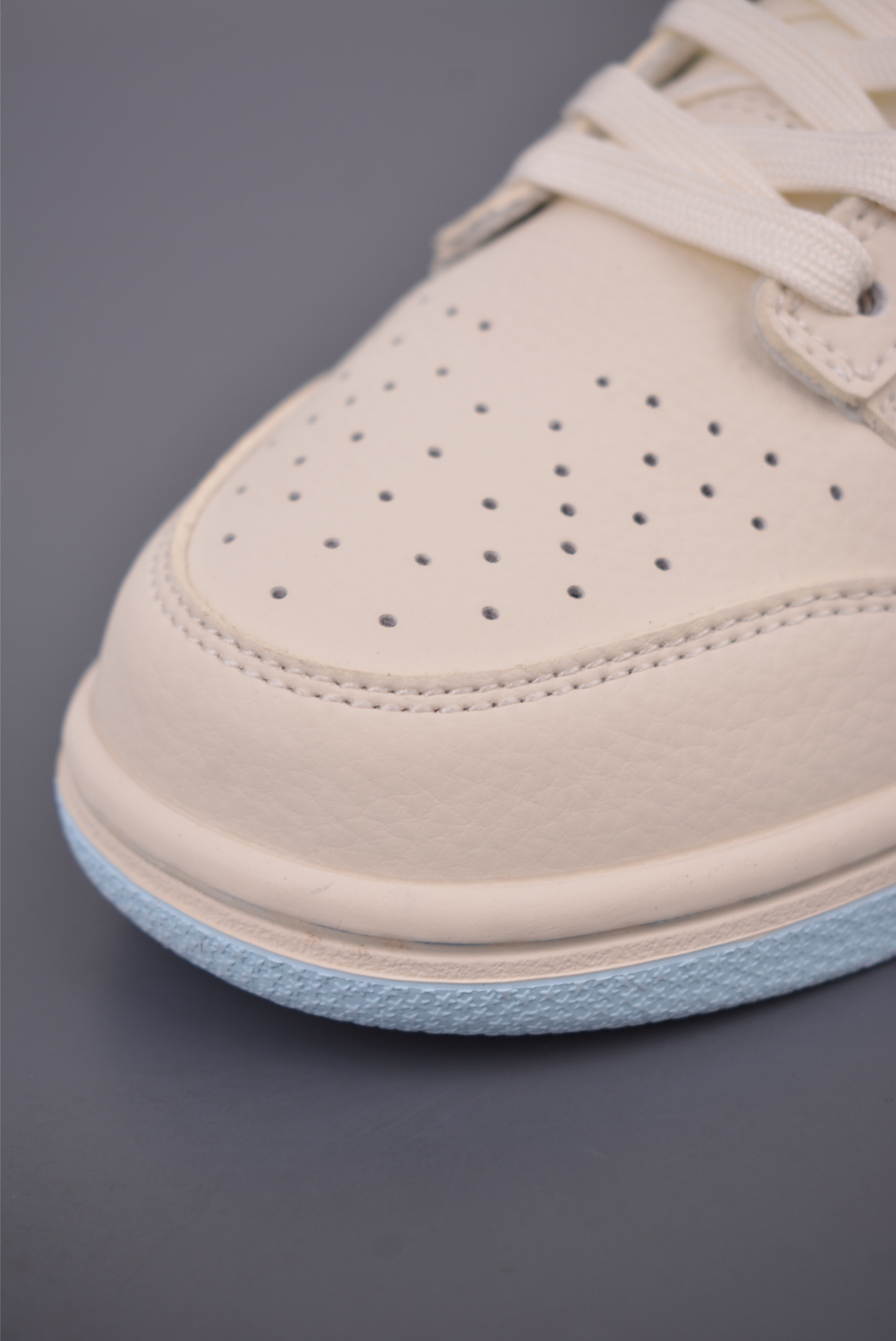 Nike SB Dunk Low Hello Kitty联名 CG6688-010