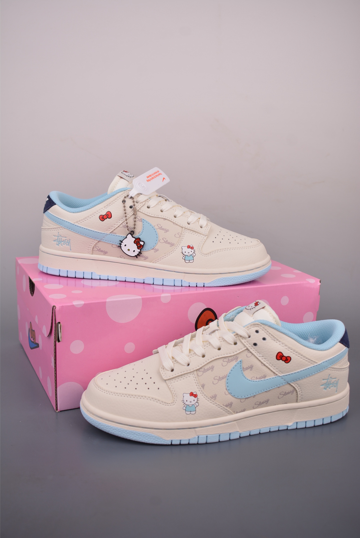 Nike SB Dunk Low Hello Kitty联名 CG6688-010