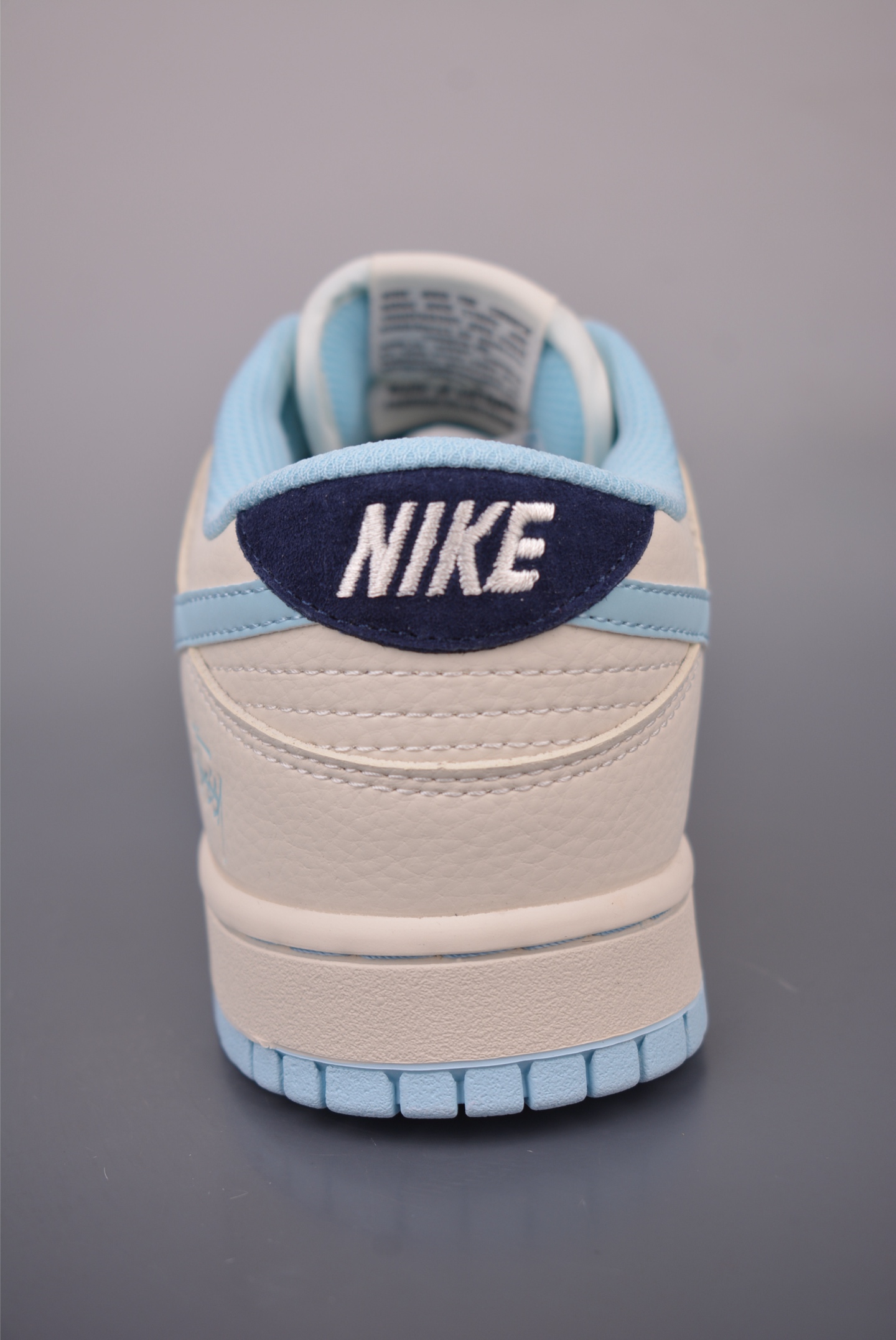 Nike SB Dunk Low Hello Kitty联名 CG6688-010