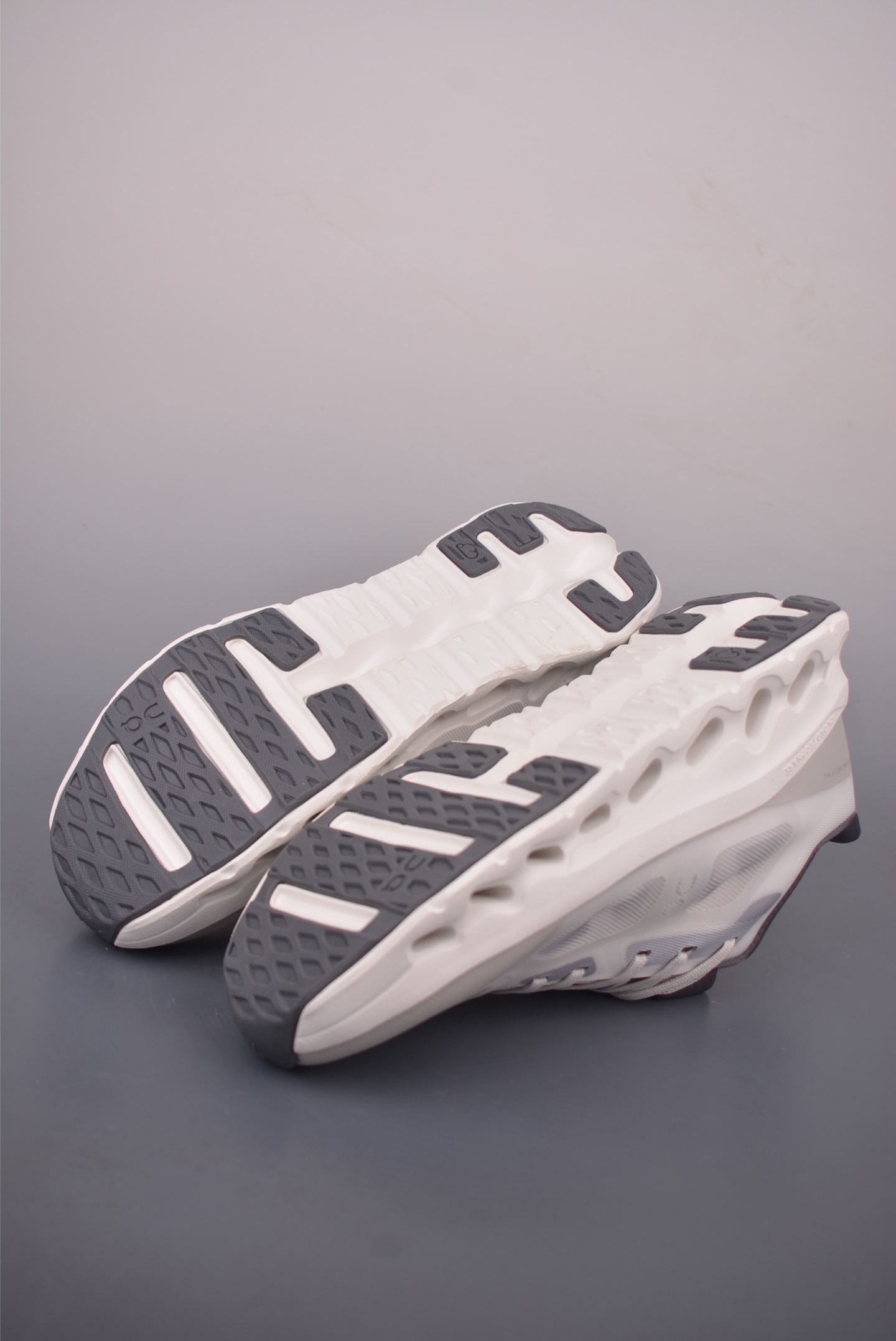 160 On昂跑 Cloudtilt Remix 户外街头机能风跑步鞋 3WG10273228-Chinese UA Cheap High Quatity Brand Clothes Bags handbags Sneakers wholesale wholesaler seller from China Factory suppliers Fashion Clothing Shoes best Quality Beautiful Price 160 On昂跑 Cloudtilt Remix 户外街头机能风跑步鞋 3WG10273228