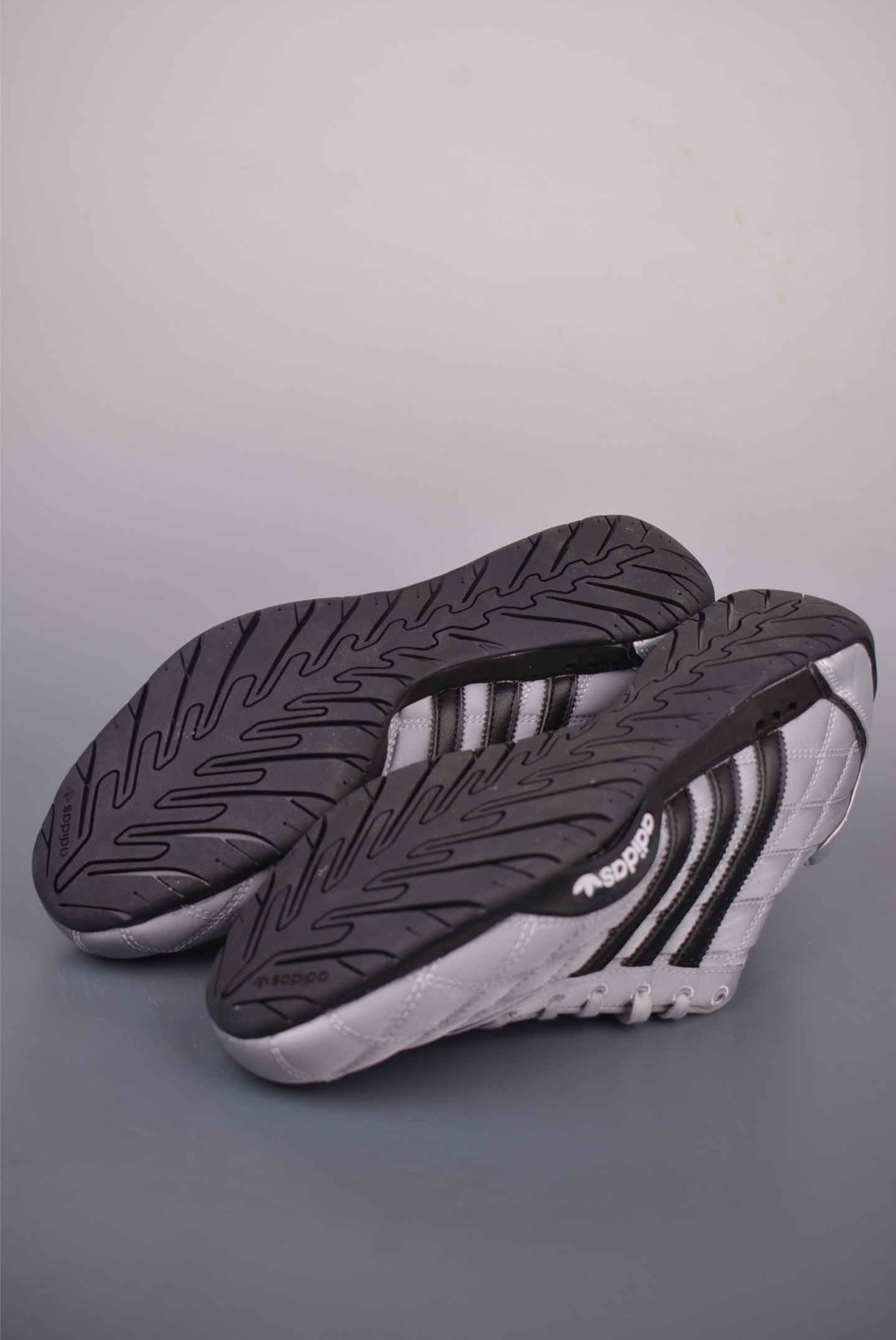 Adidas Originals Adiracer Lo 阿迪达斯潮流防滑耐磨休闲跑步鞋 JS0284-Top High Quatity Cheap Sneakers Fashion Clothing Clothes Bags handbags Shoes of all Brand wholesale With The best Quality And Beautiful Price from China Factory Chinese suppliers wholesaler seller Adidas Originals Adiracer Lo 阿迪达斯潮流防滑耐磨休闲跑步鞋 JS0284