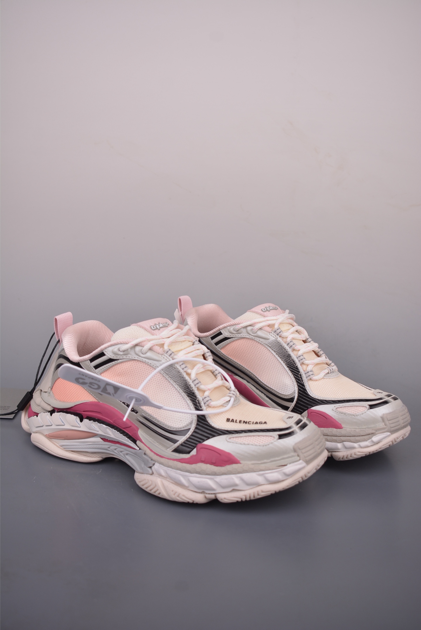 Balenciaga 巴黎世家 Triple S 2 复古老爹鞋 865851 Balenciaga 巴黎世家 Triple S 2 复古老爹鞋 865851