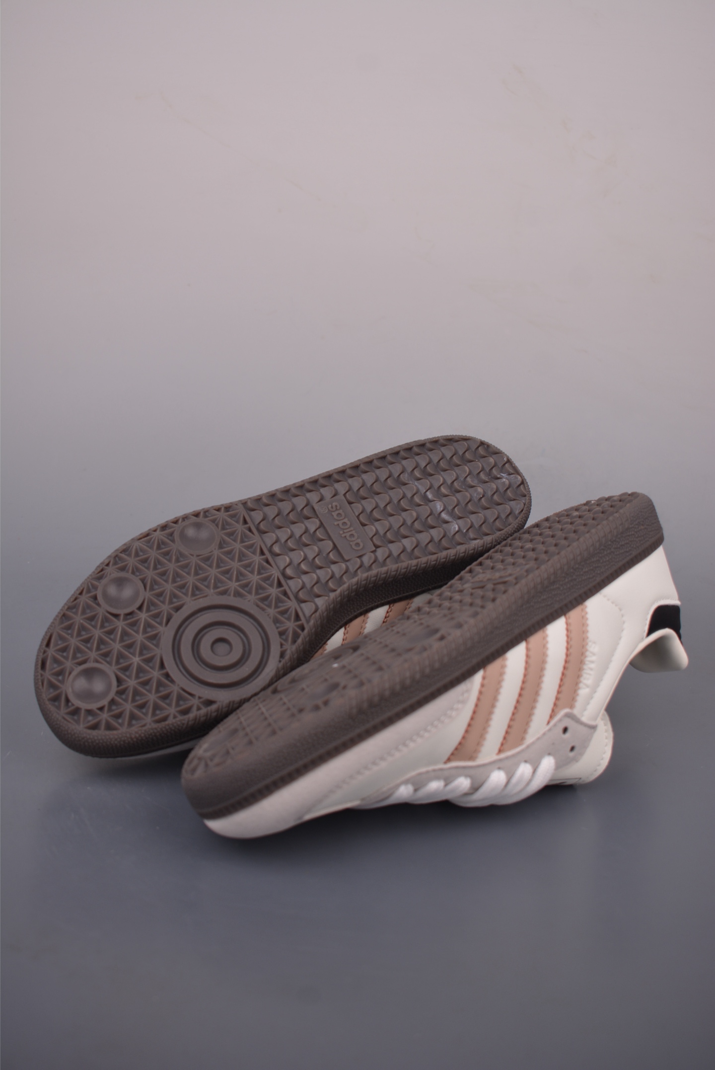 Adidas三叶草SAMBA 休闲板鞋 KK2066-Top High Quatity Cheap Sneakers Fashion Clothing Clothes Bags handbags Shoes of all Brand wholesale With The best Quality And Beautiful Price from China Factory Chinese suppliers wholesaler seller Adidas三叶草SAMBA 休闲板鞋 KK2066
