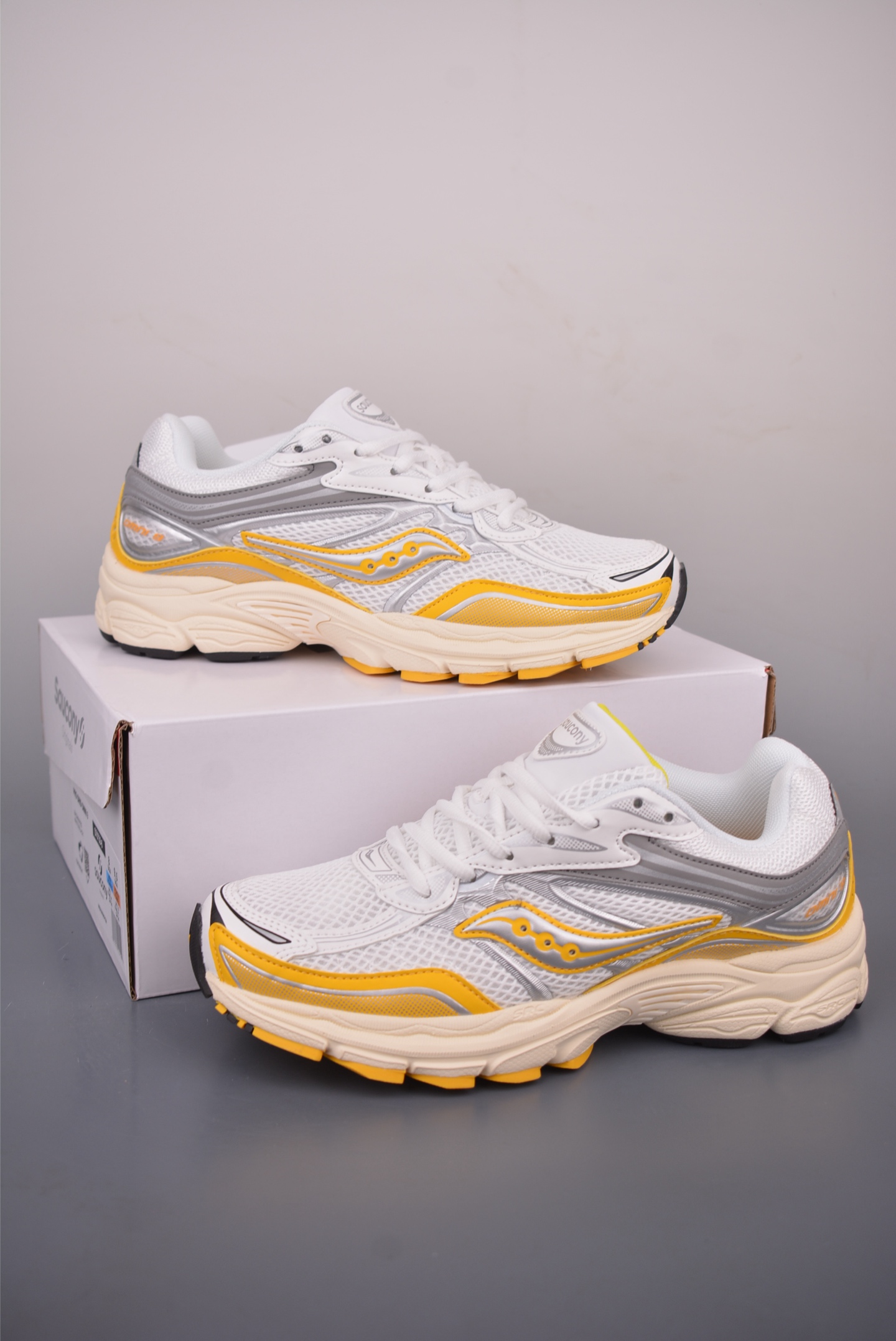 Saucony索康尼 Pro Grid Omni 9 全擎9 舒适柔软跑步鞋 S70844 Saucony索康尼 Pro Grid Omni 9 全擎9 舒适柔软跑步鞋 S70844