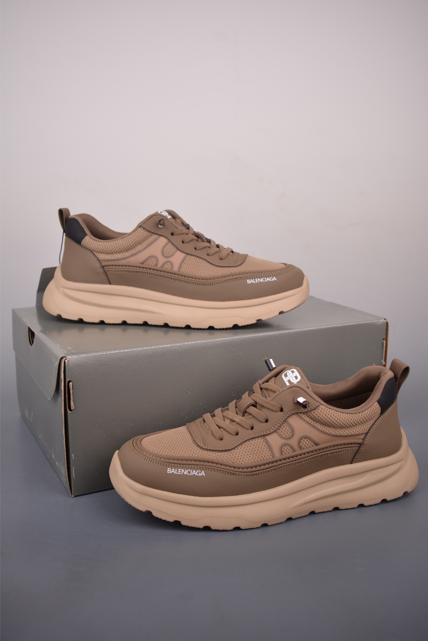 Balenciaga巴黎世家 低帮潮流风百搭休闲运动鞋 ECBA800463C Balenciaga巴黎世家 低帮潮流风百搭休闲运动鞋 ECBA800463C