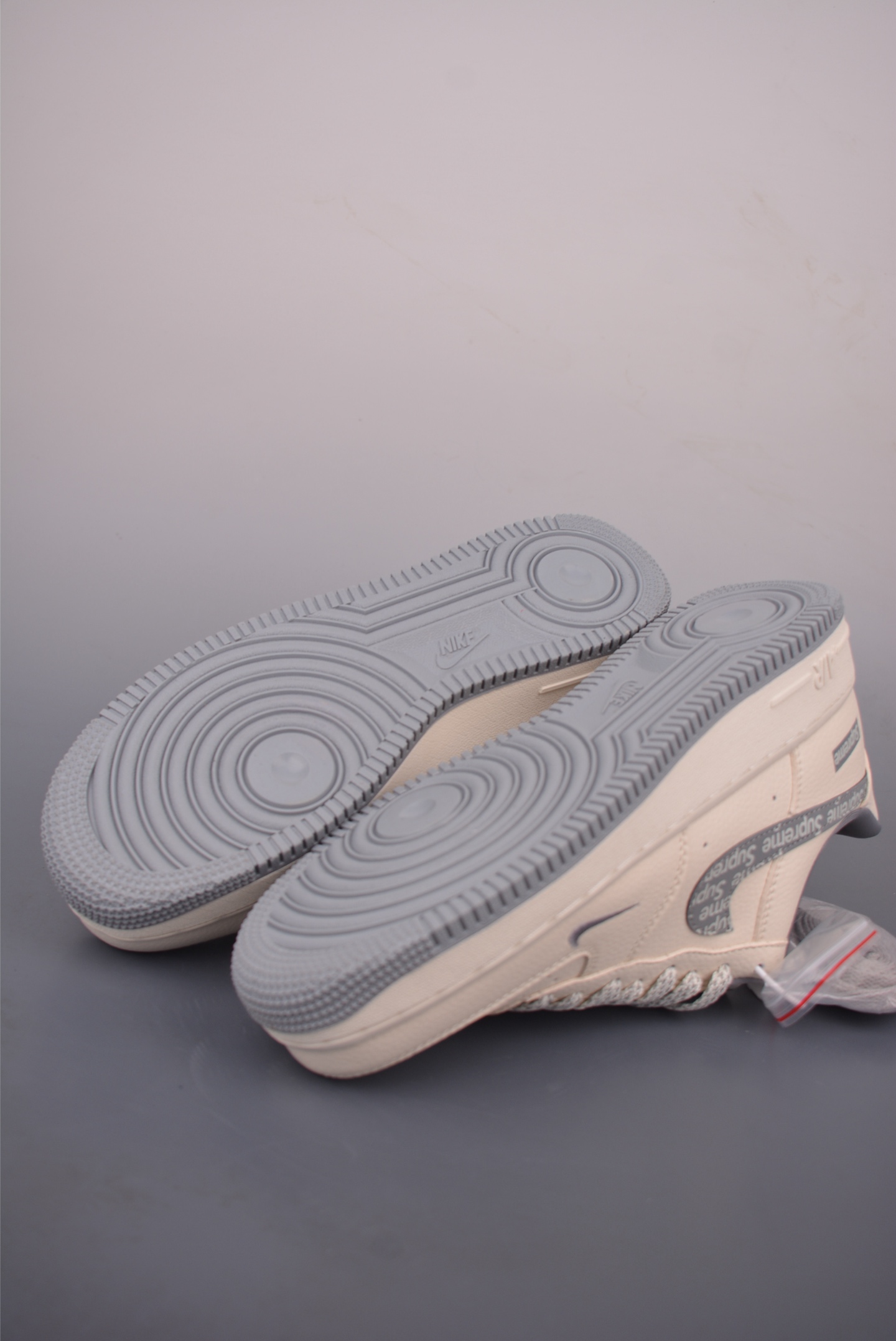 Nike Air Force 1 Low Supreme联名 LD1999-027-Top High Quatity Cheap Sneakers Fashion Clothing Clothes Bags handbags Shoes of all Brand wholesale With The best Quality And Beautiful Price from China Factory Chinese suppliers wholesaler seller Nike Air Force 1 Low Supreme联名 LD1999-027