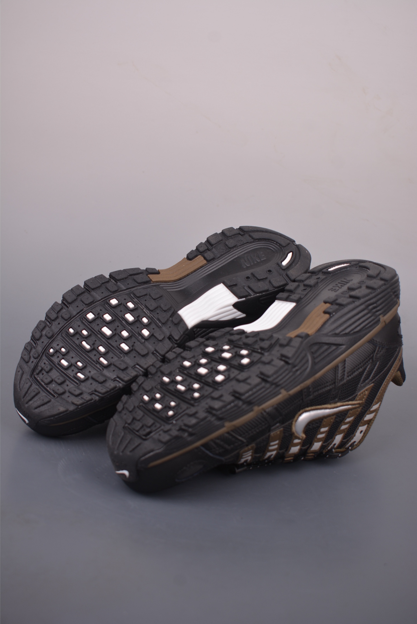 Nike Initiator Running 耐克INS 超火复古老爹跑鞋 IQ0298-010-Top High Quatity Cheap Sneakers Fashion Clothing Clothes Bags handbags Shoes of all Brand wholesale With The best Quality And Beautiful Price from China Factory Chinese suppliers wholesaler seller Nike Initiator Running 耐克INS 超火复古老爹跑鞋 IQ0298-010
