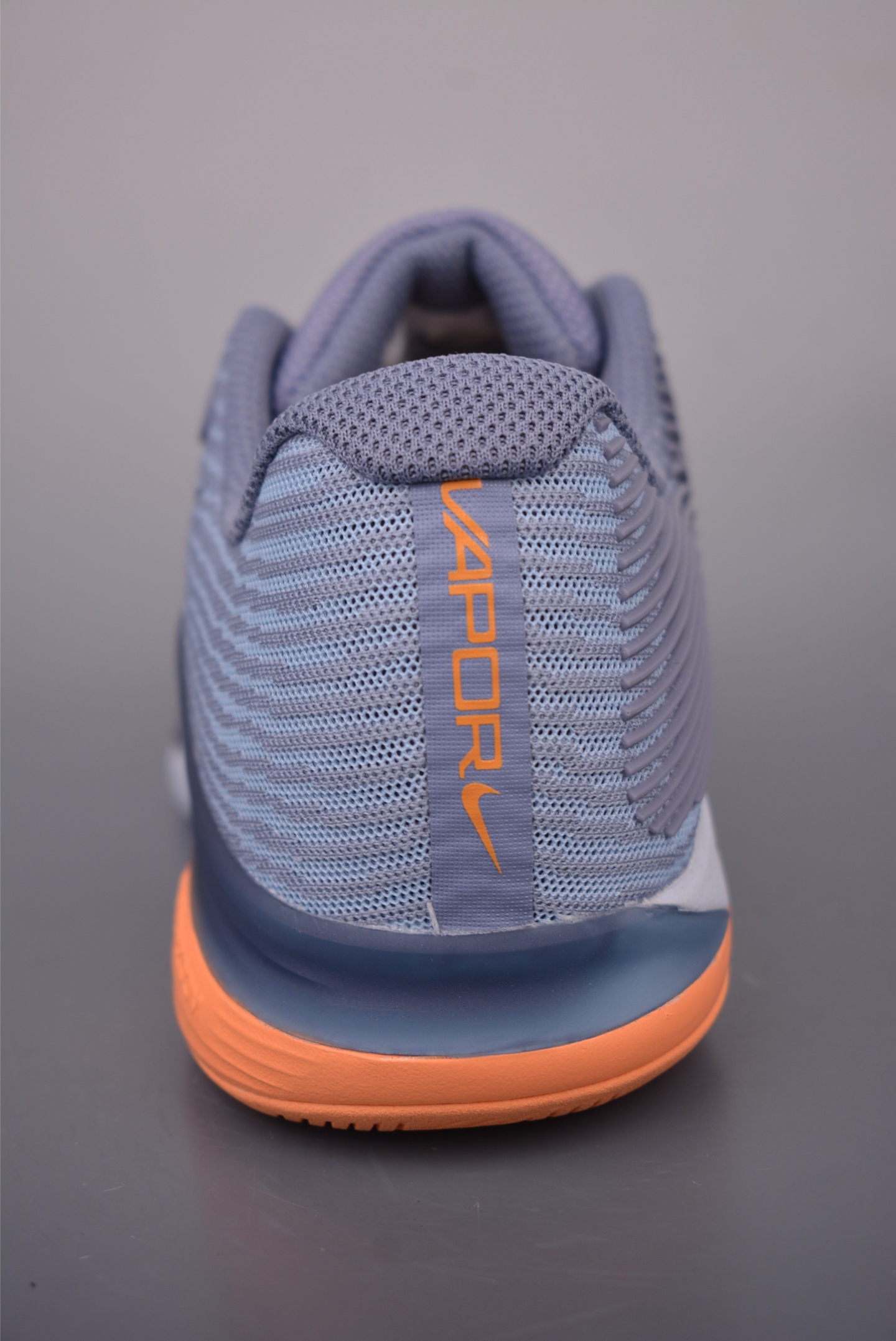 Nike Vapor 12 减震防滑透气 低帮网球鞋 中底泡棉记忆回弹 鞋身独特排水槽设计 FV5552-400 Nike Vapor 12 减震防滑透气 低帮网球鞋 中底泡棉记忆回弹 鞋身独特排水槽设计 FV5552-400