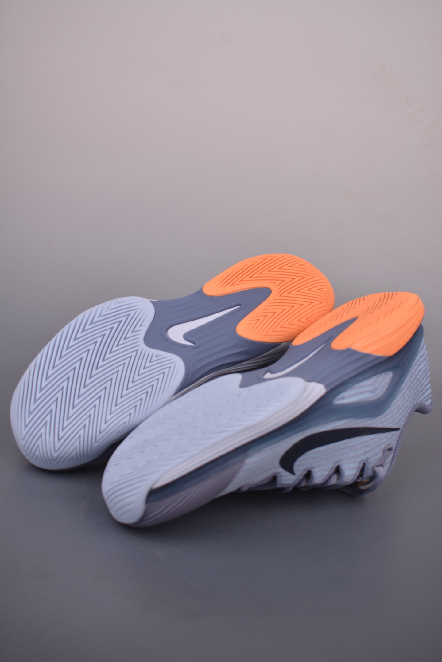 Nike Vapor 12 减震防滑透气 低帮网球鞋 中底泡棉记忆回弹 鞋身独特排水槽设计 FV5552-400 Nike Vapor 12 减震防滑透气 低帮网球鞋 中底泡棉记忆回弹 鞋身独特排水槽设计 FV5552-400