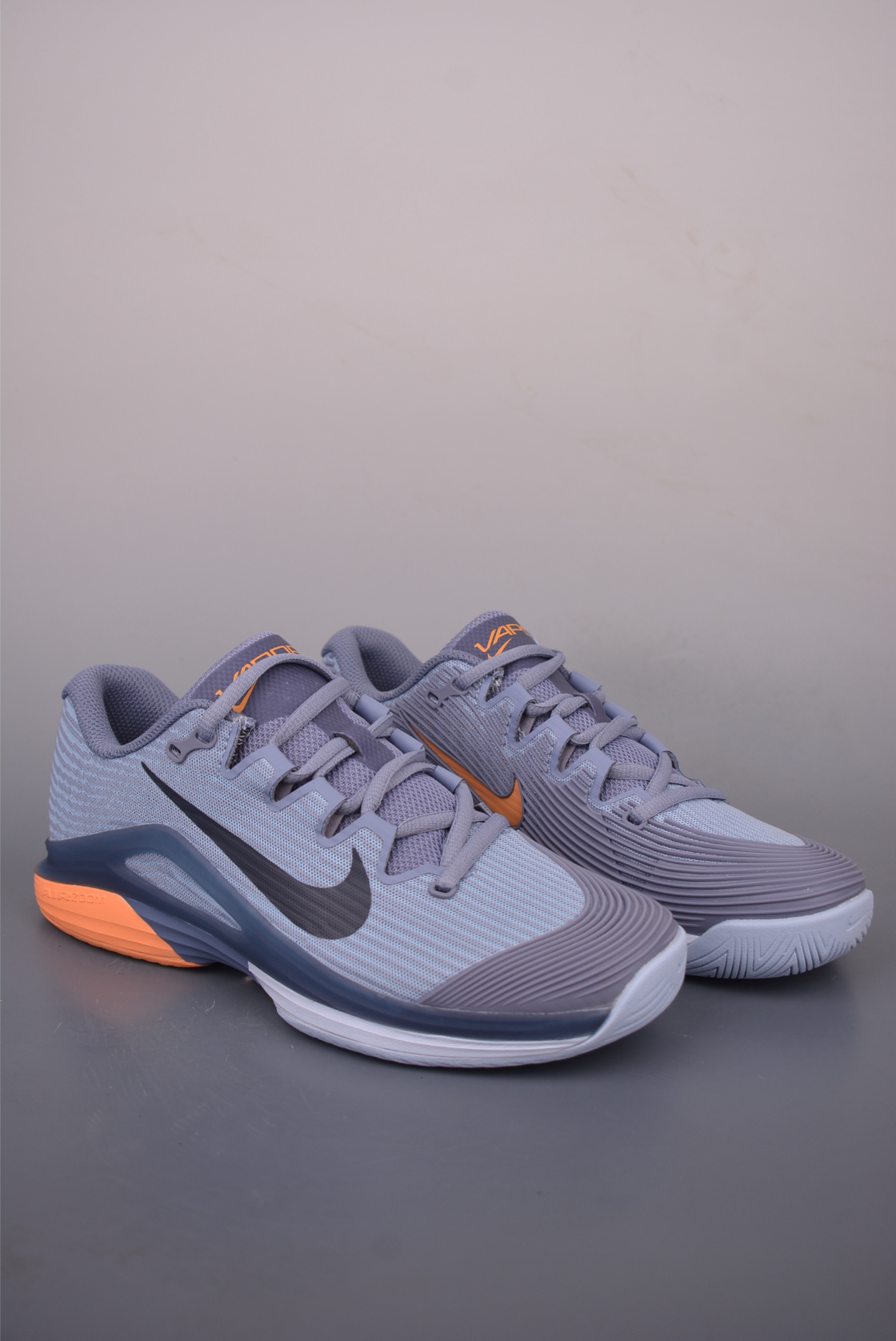 Nike Vapor 12 减震防滑透气 低帮网球鞋 中底泡棉记忆回弹 鞋身独特排水槽设计 FV5552-400 Nike Vapor 12 减震防滑透气 低帮网球鞋 中底泡棉记忆回弹 鞋身独特排水槽设计 FV5552-400