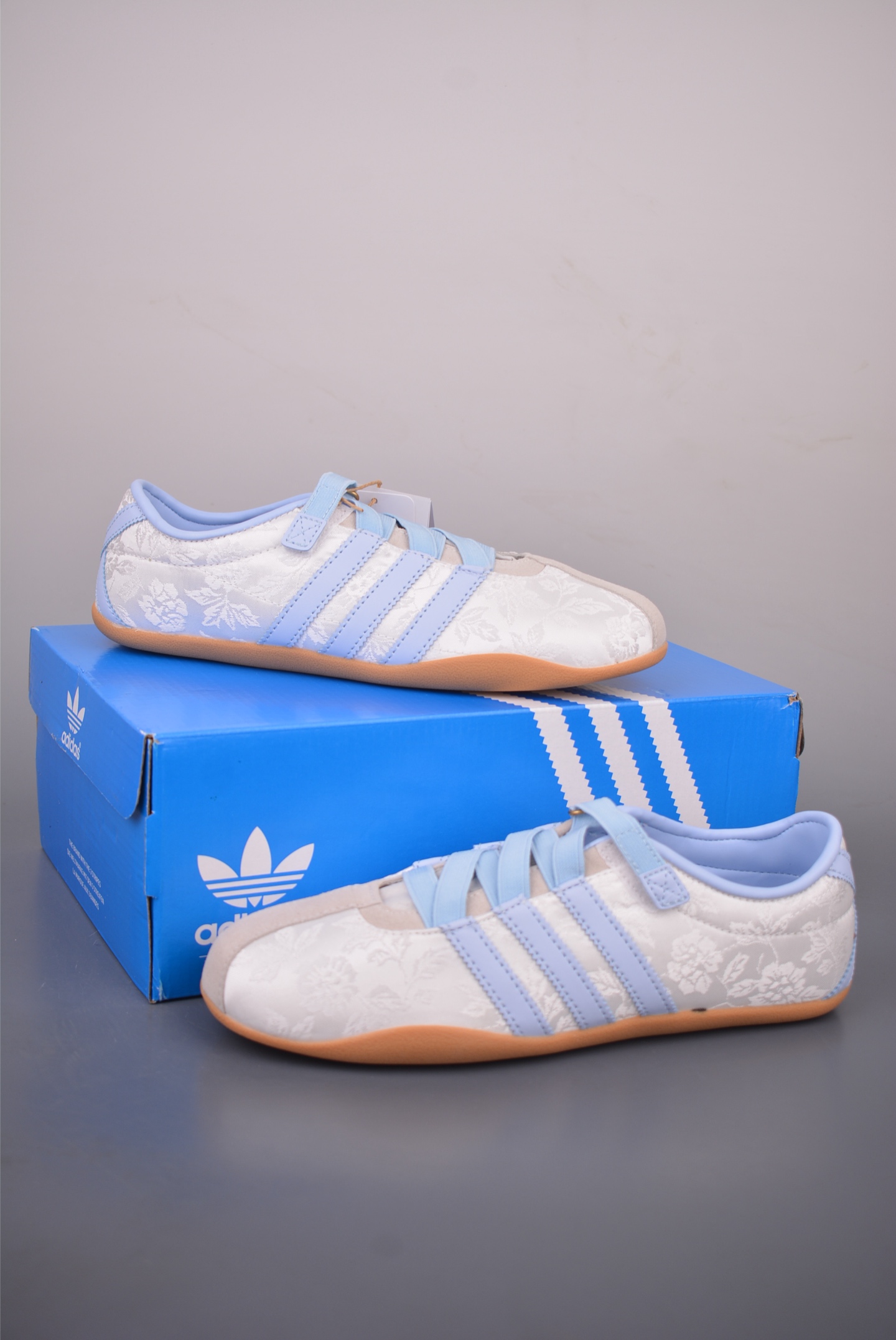 阿迪达斯Adidas Tokyo W 东京限定系列 复古百搭薄底德训运动T头鞋 IH4532