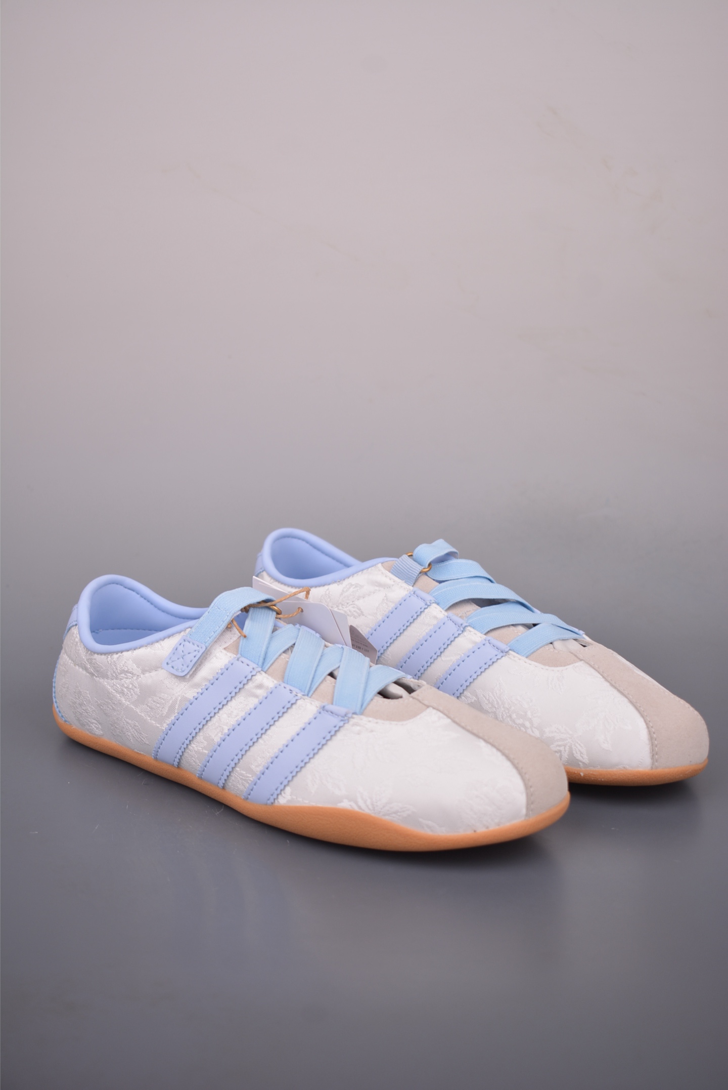 阿迪达斯Adidas Tokyo W 东京限定系列 复古百搭薄底德训运动T头鞋 IH4532