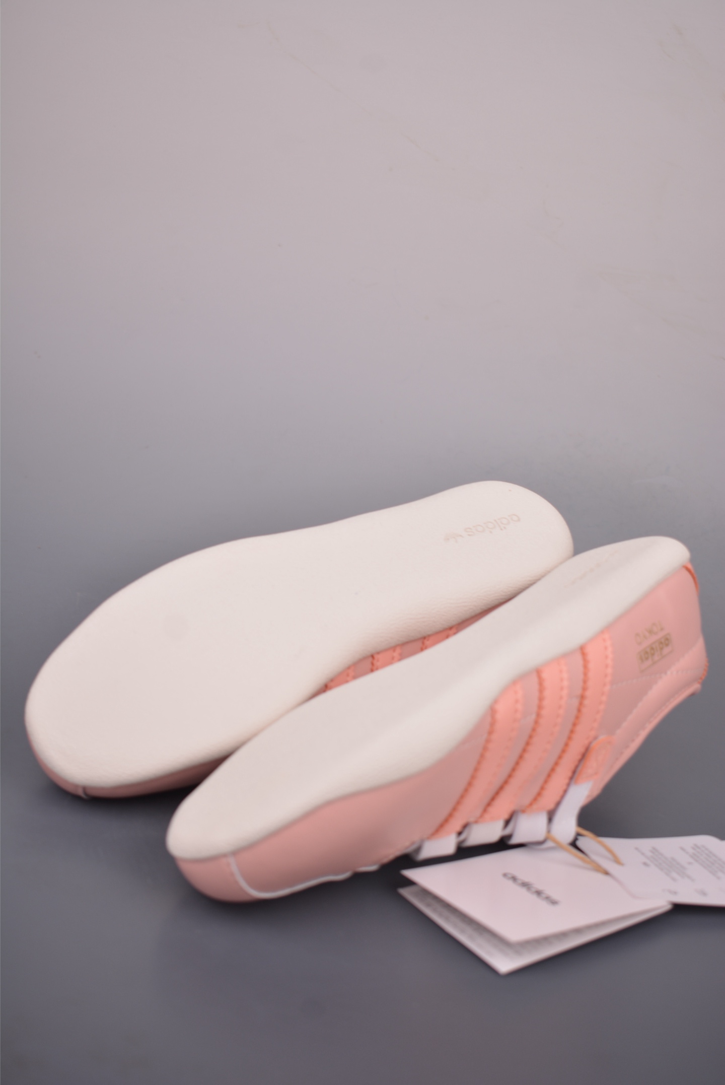 阿迪达斯Adidas Tokyo W 东京限定系列 复古百搭薄底德训运动T头鞋 KI3027