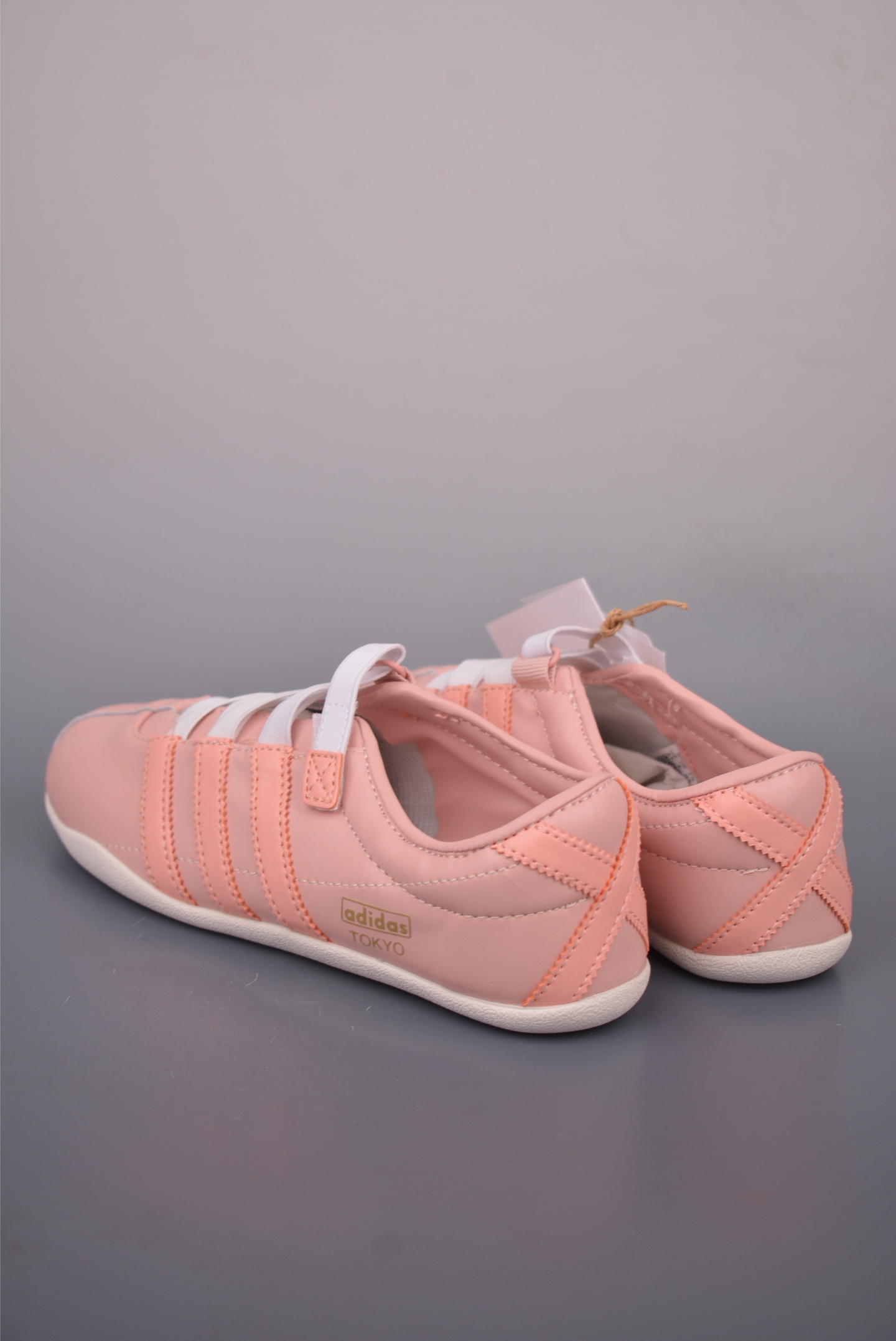 阿迪达斯Adidas Tokyo W 东京限定系列 复古百搭薄底德训运动T头鞋 KI3027