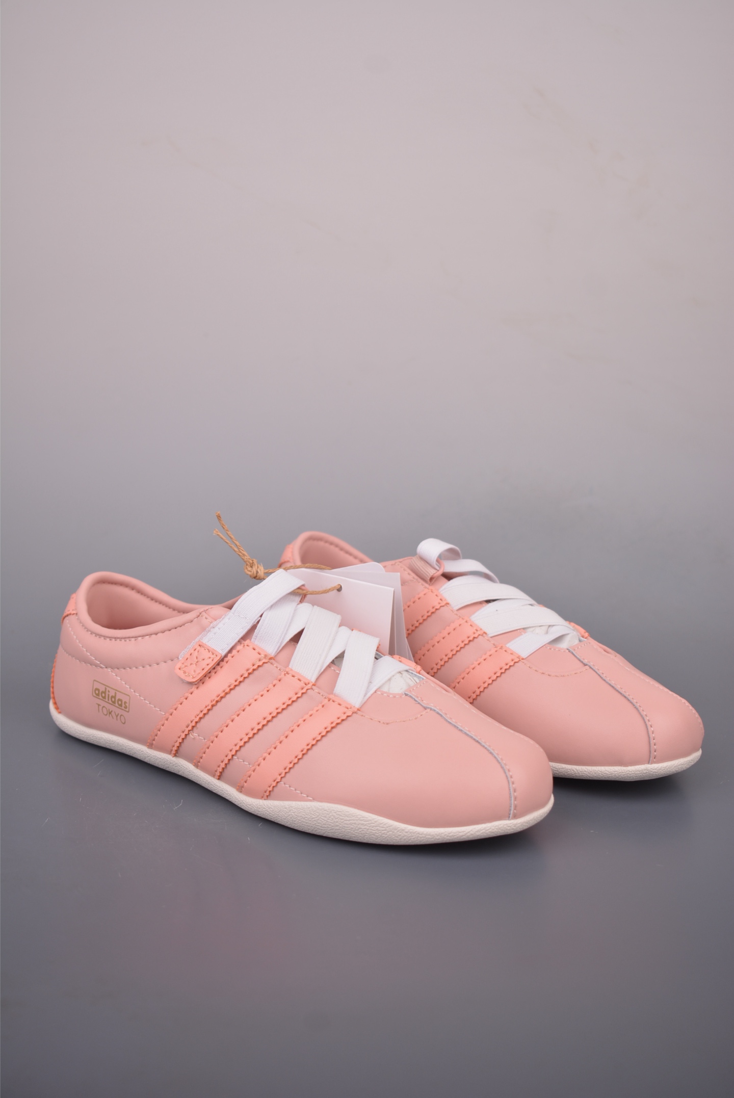 阿迪达斯Adidas Tokyo W 东京限定系列 复古百搭薄底德训运动T头鞋 KI3027