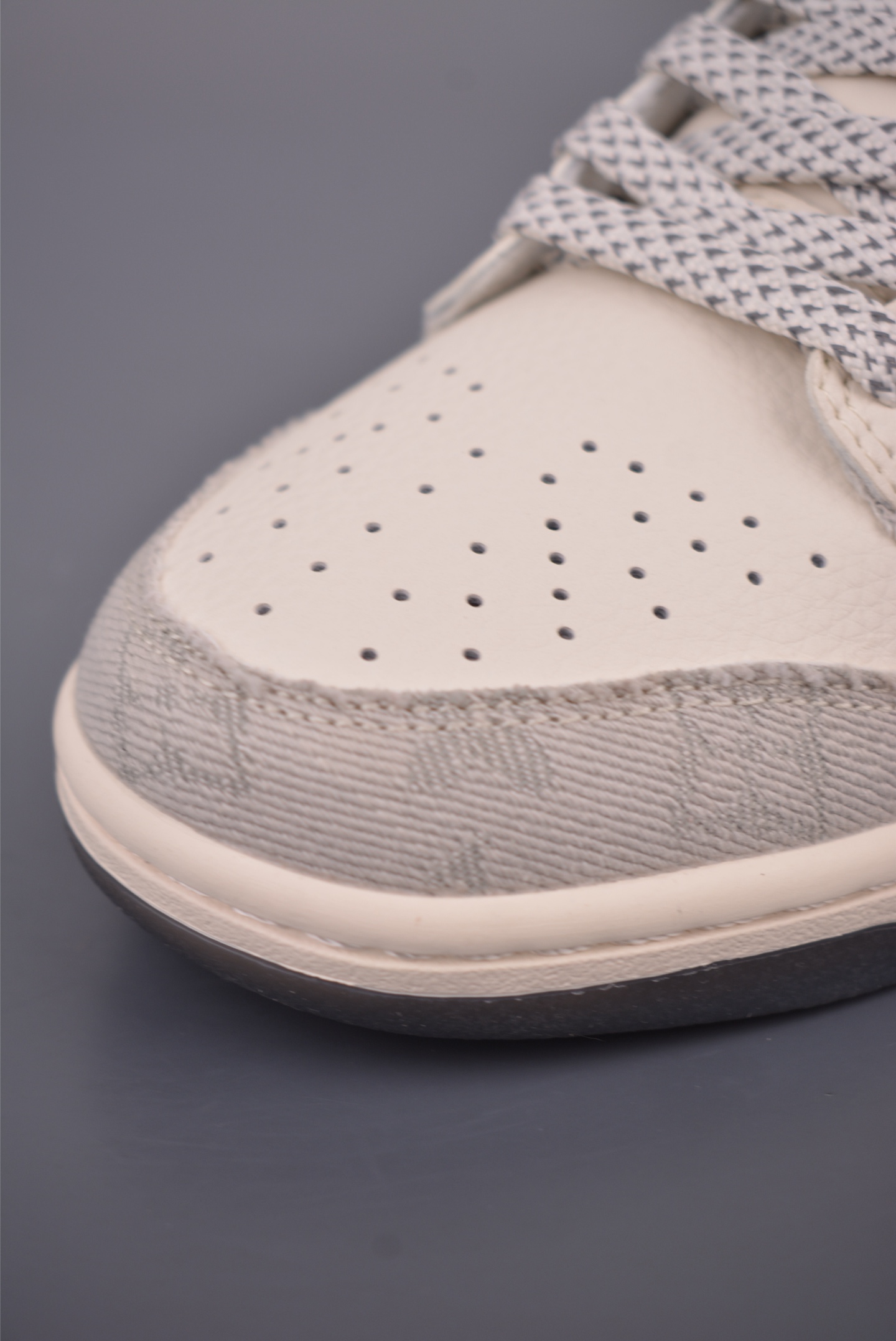 Nike SB Dunk Low LV联名 XX3168-141-Top High Quatity Cheap Sneakers Fashion Clothing Clothes Bags handbags Shoes of all Brand wholesale With The best Quality And Beautiful Price from China Factory Chinese suppliers wholesaler seller Nike SB Dunk Low LV联名 XX3168-141